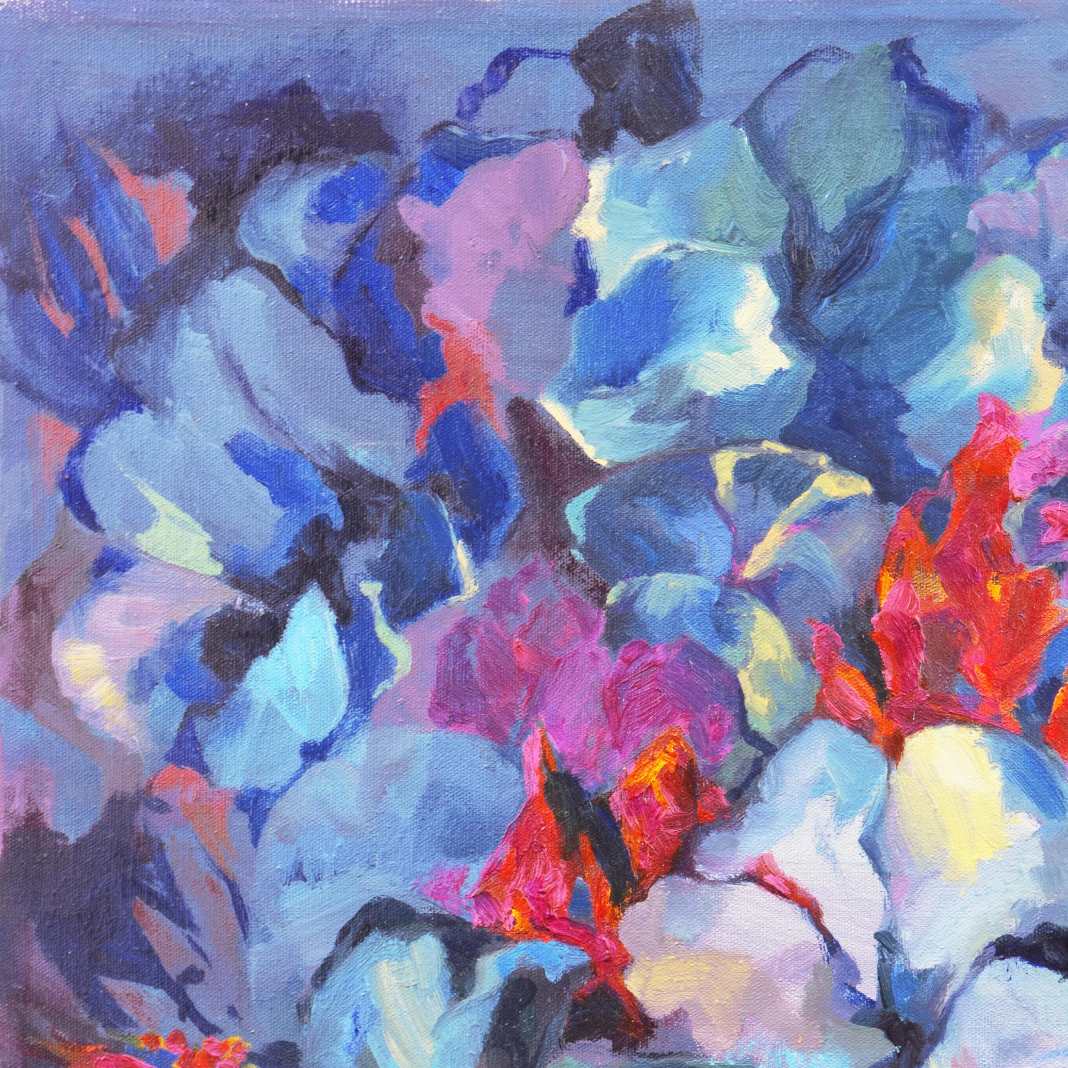 „Blumen abstrakt, blau und Koralle“, postimpressionistisches Stillleben (Blau), Abstract Painting, von Nira Moblad