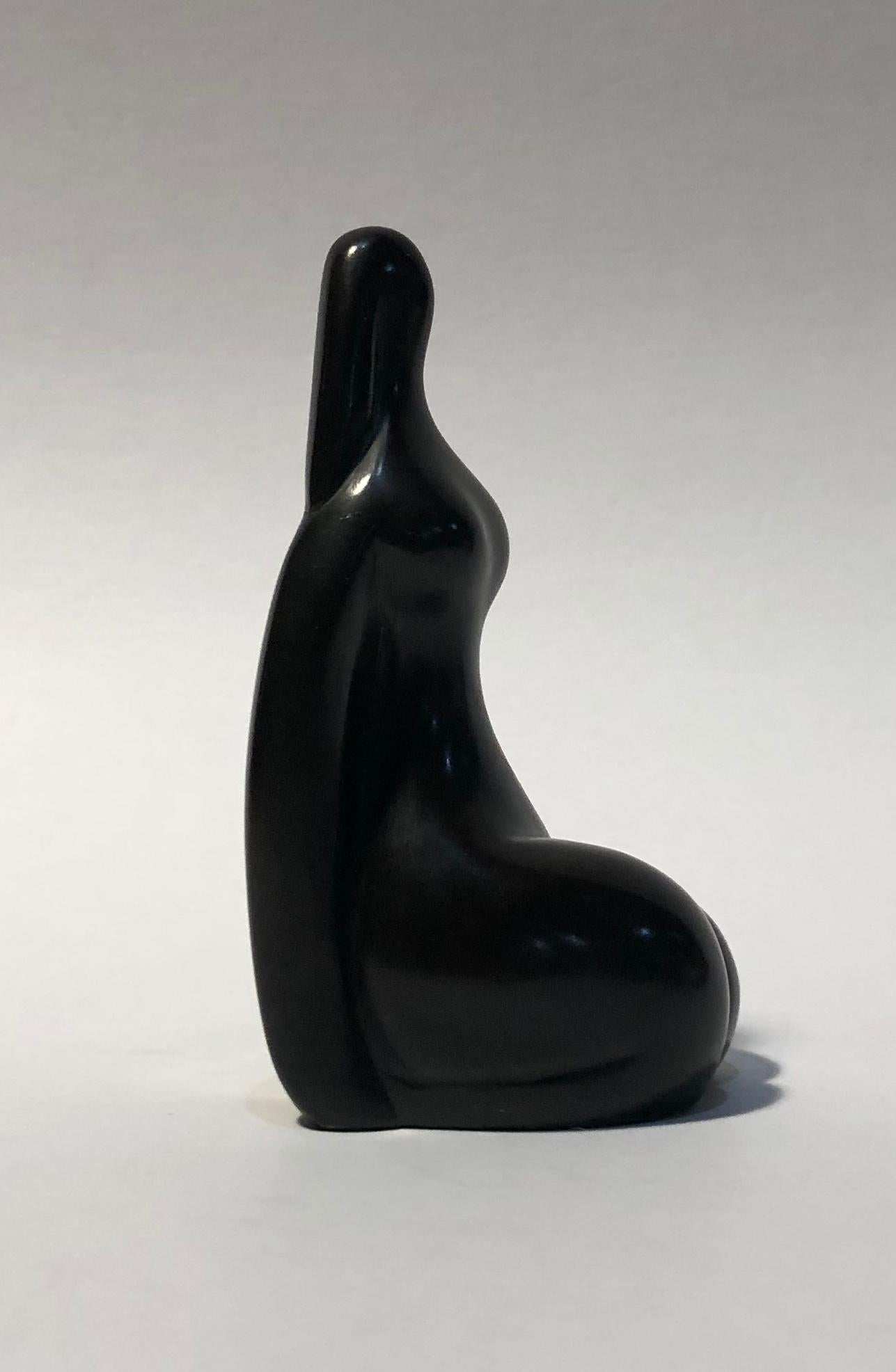 Femme nue assise - Or Figurative Sculpture par Louis Bancel
