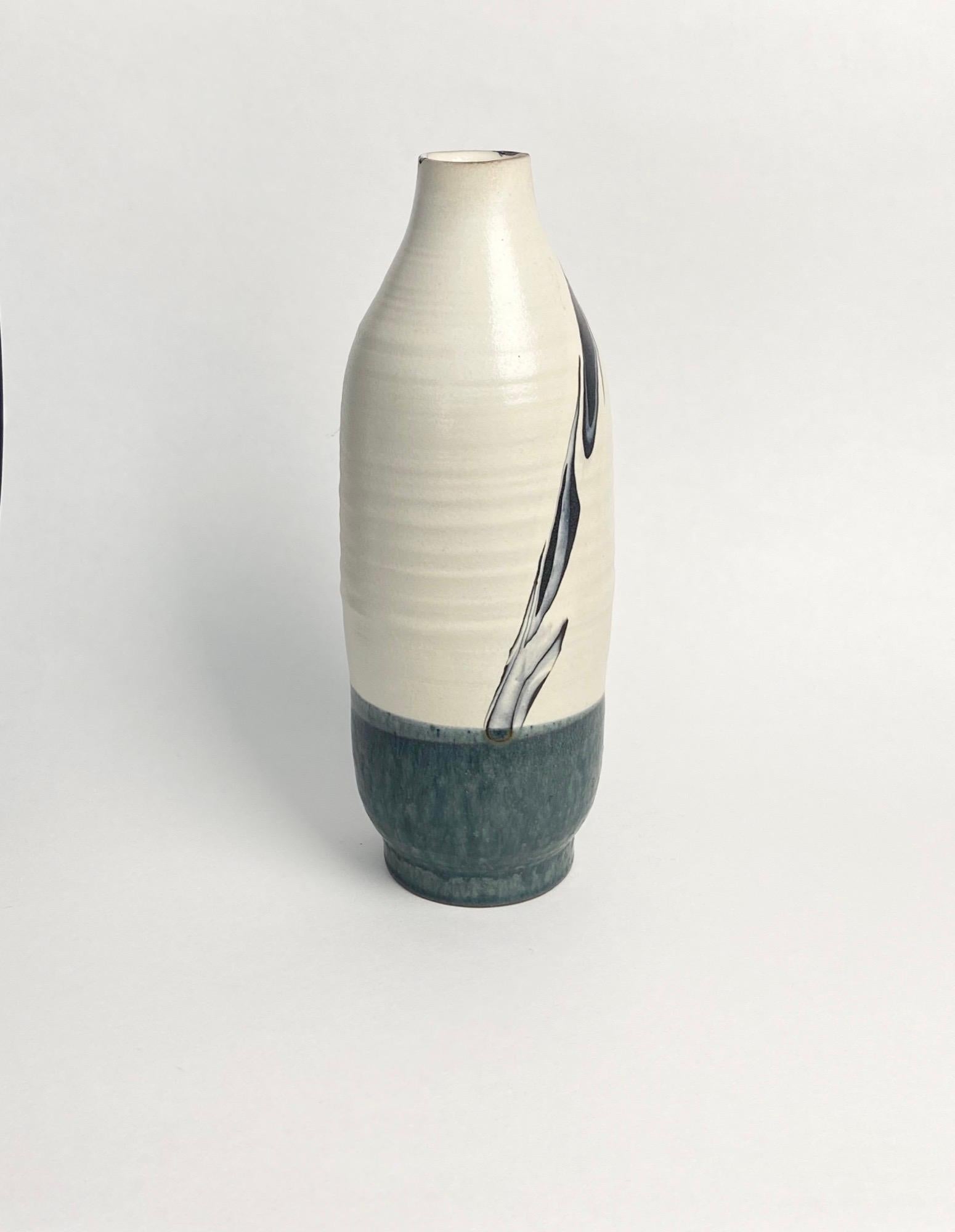 KONDO YUTAKA (1932-1983)
Blue and White Bottle, c.1960
Stoneware, blue and white with gestural streak
11.875 x 4.25 inches
With artist signed tomobako

Kondo Yutaka was the son of Living National Treasure Kondo Yazuo. His father was well known for
