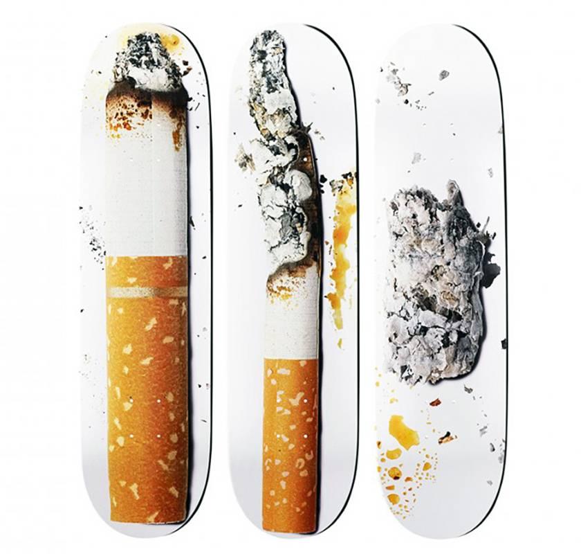 Urs Fischer Toasted, Fried and Baked" 2016:
L'artista svizzero Urs Fischer ha disegnato per Supreme 3 tavole da skateboard in edizione limitata con le fasi di una sigaretta bruciata. Probabilmente non si tratta di modelli di skateboard "tipici" ed è