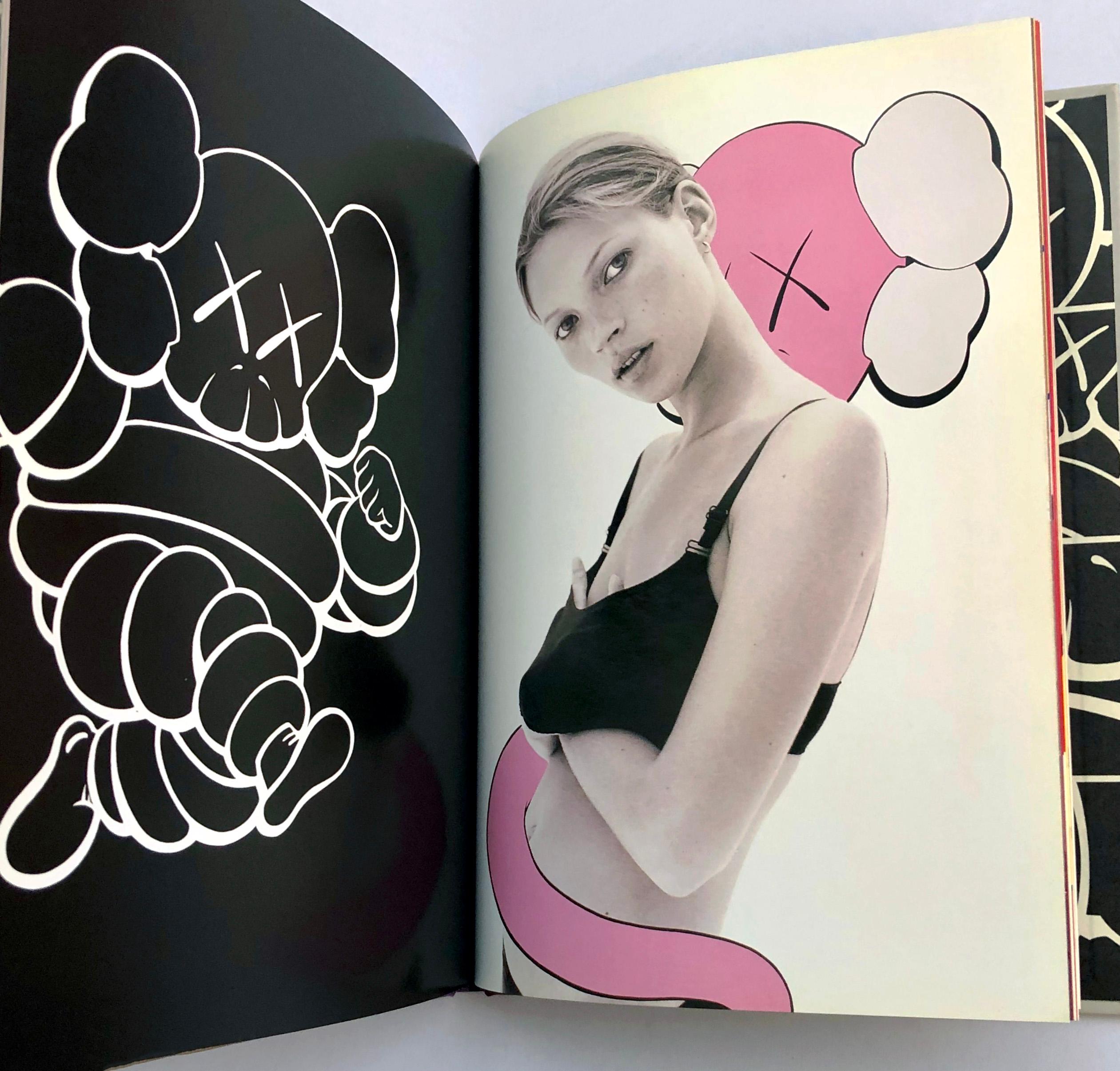 KAWS One : KAWS Artist Monograph, 1ère édition, 2001
Livre relié, 80 pages
Rare et épuisé. Un retour définitif sur l'évolution du style de l'artiste et sur ses débuts. 

8.4 x 6.3 pouces.
Condit : Très légères traces d'usure, sinon très bon