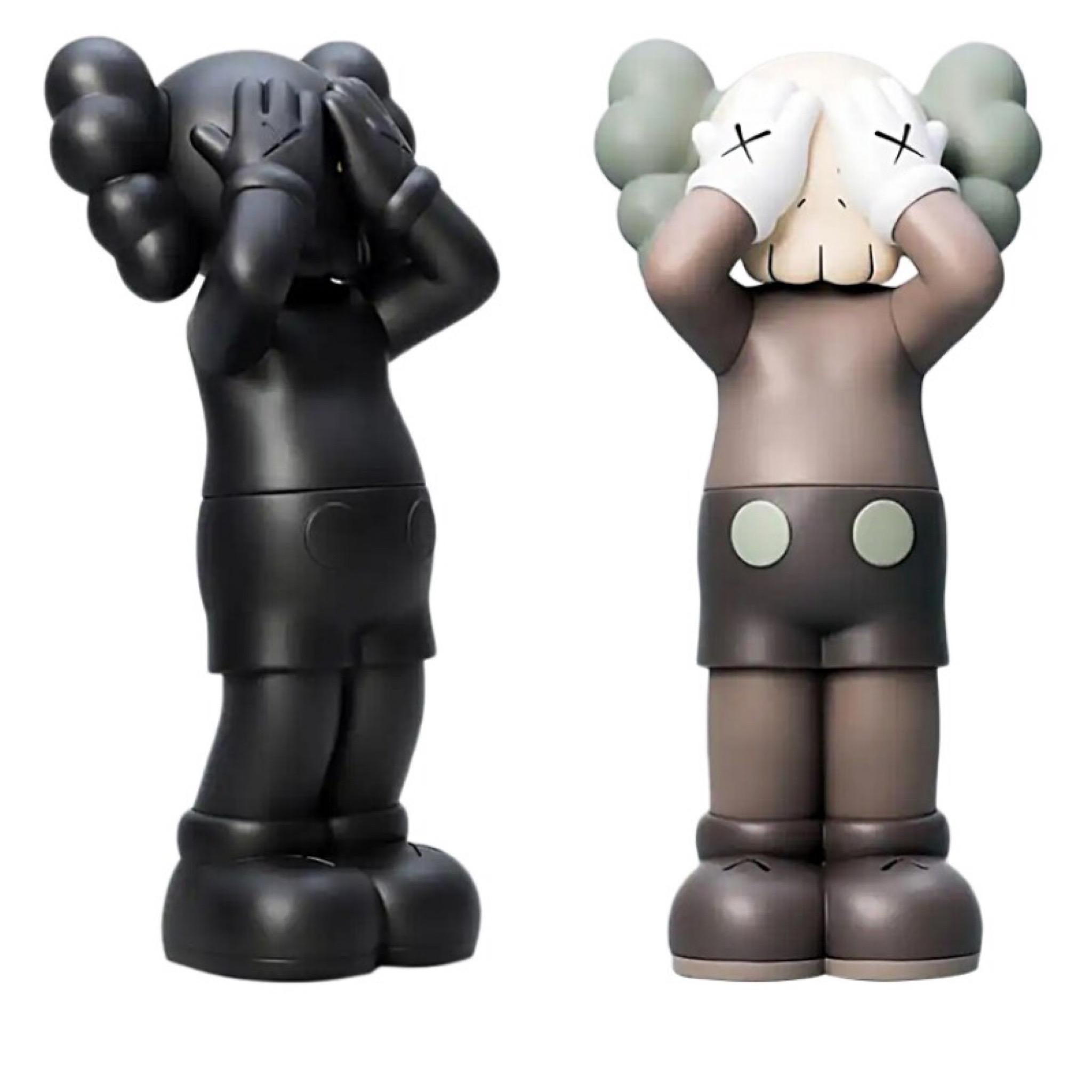 KAWS HOLIDAY UK conjunto de 2 obras (KAWS Reino Unido)