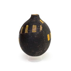 Black and Gold Vase (INV# NP5958)