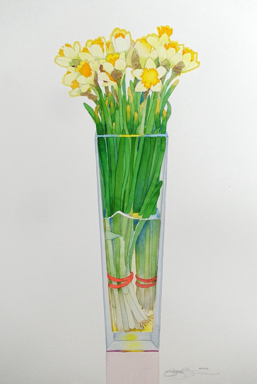 Gary Bukovnik Still-Life – Daffodils in einer großen Vase