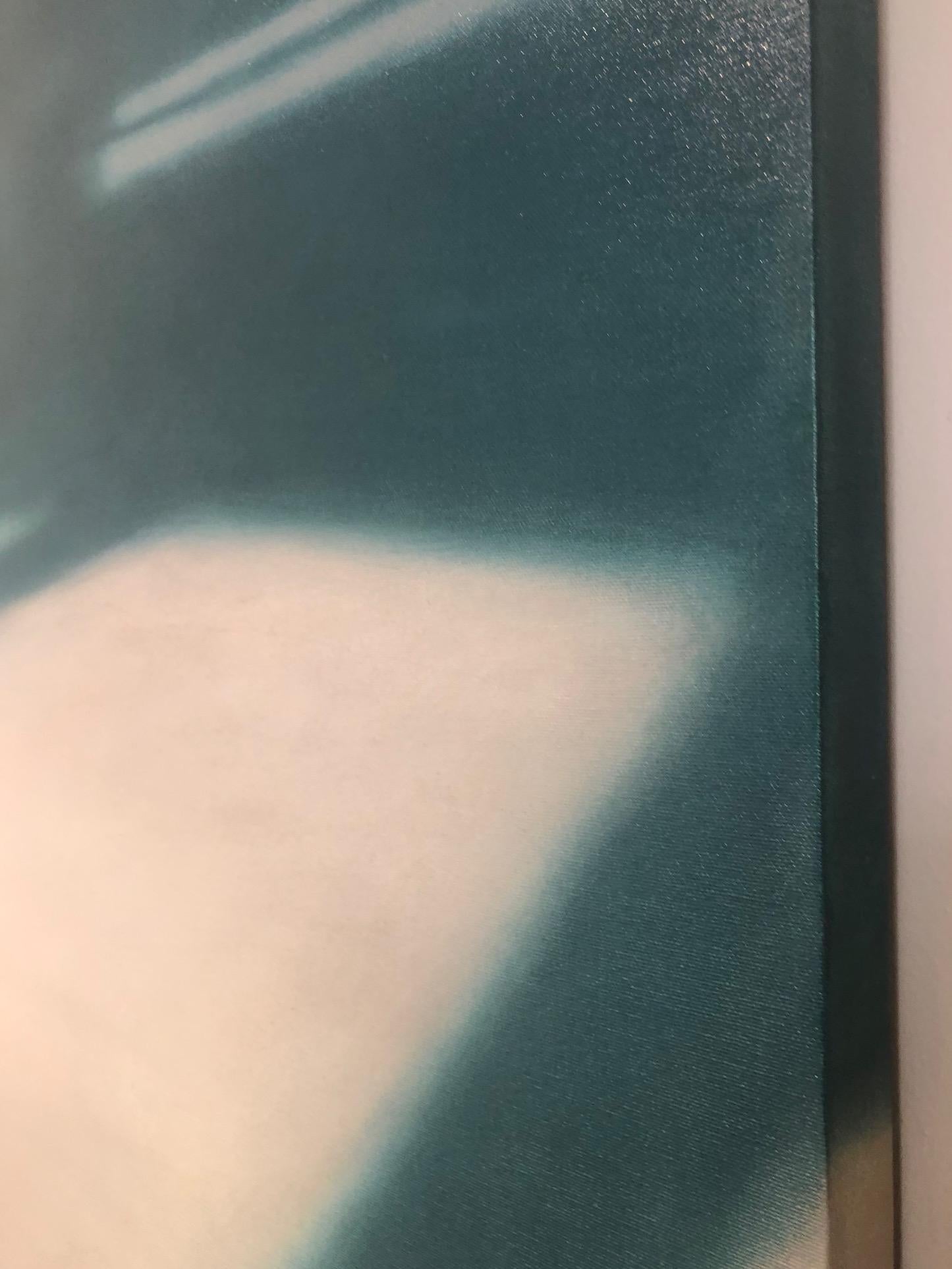 Riflessioni su Crossing XXV / realismo astratto, architettura, minimalismo - Abstract Painting Grigio di Anne Subercaseaux