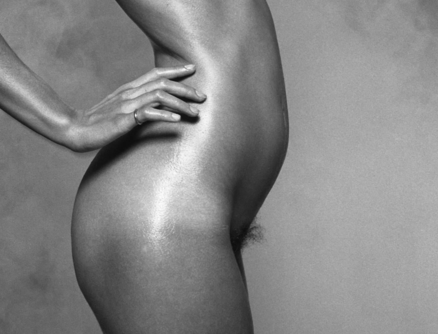 Nude For Harpers Bazaar - signed limited edition silver gelatine print  (Moderne), Photograph, von Peter Rand 