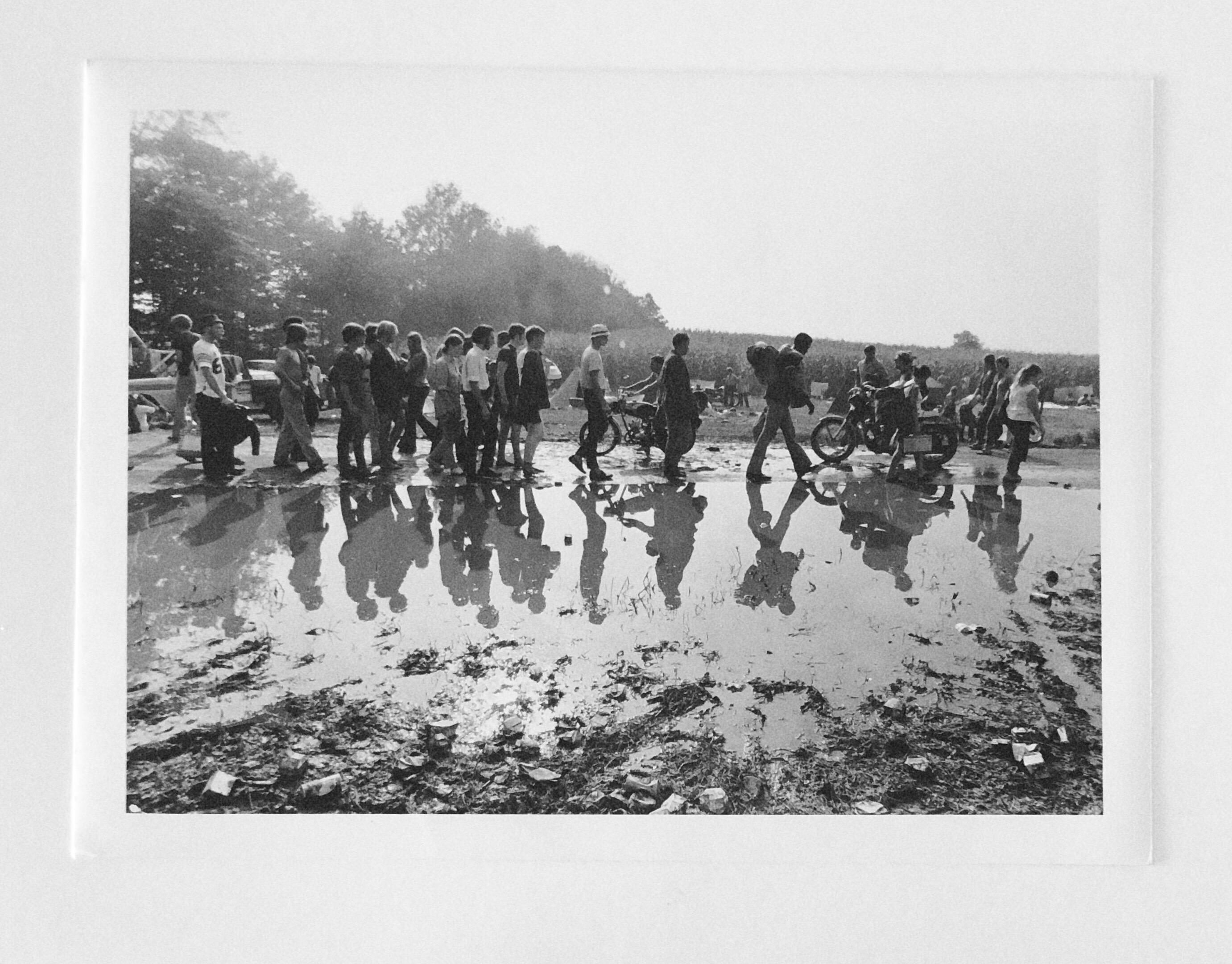 Original Fred Mcdarrah Press Photograph 1960's Woodstock Music Festival Photo - Gray Black and White Photograph by (after) Fred Mcdarrah
