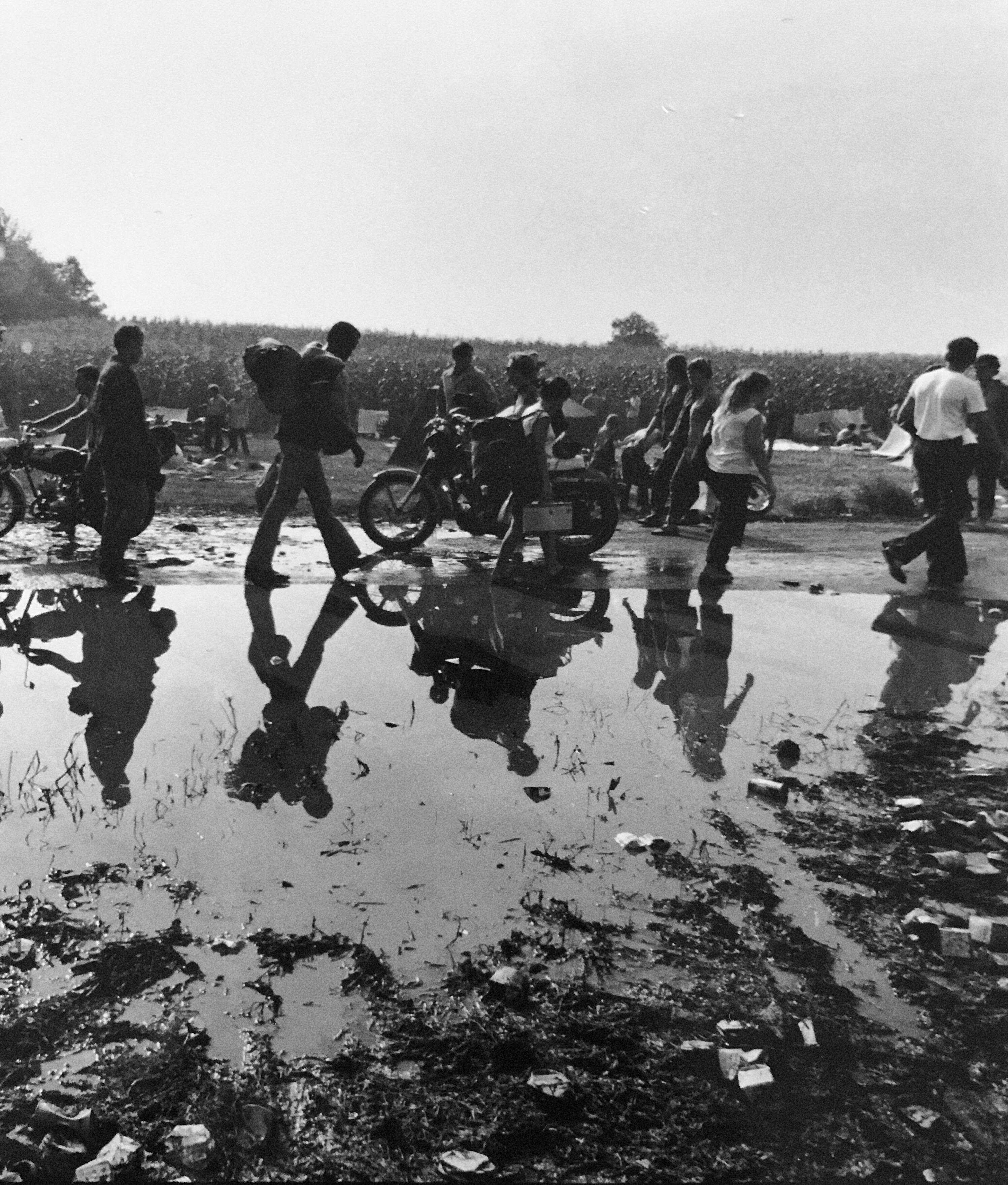 Original Fred Mcdarrah Press Fotografie 1960er Woodstock Musik Festival Foto (Amerikanische Moderne), Photograph, von (after) Fred Mcdarrah