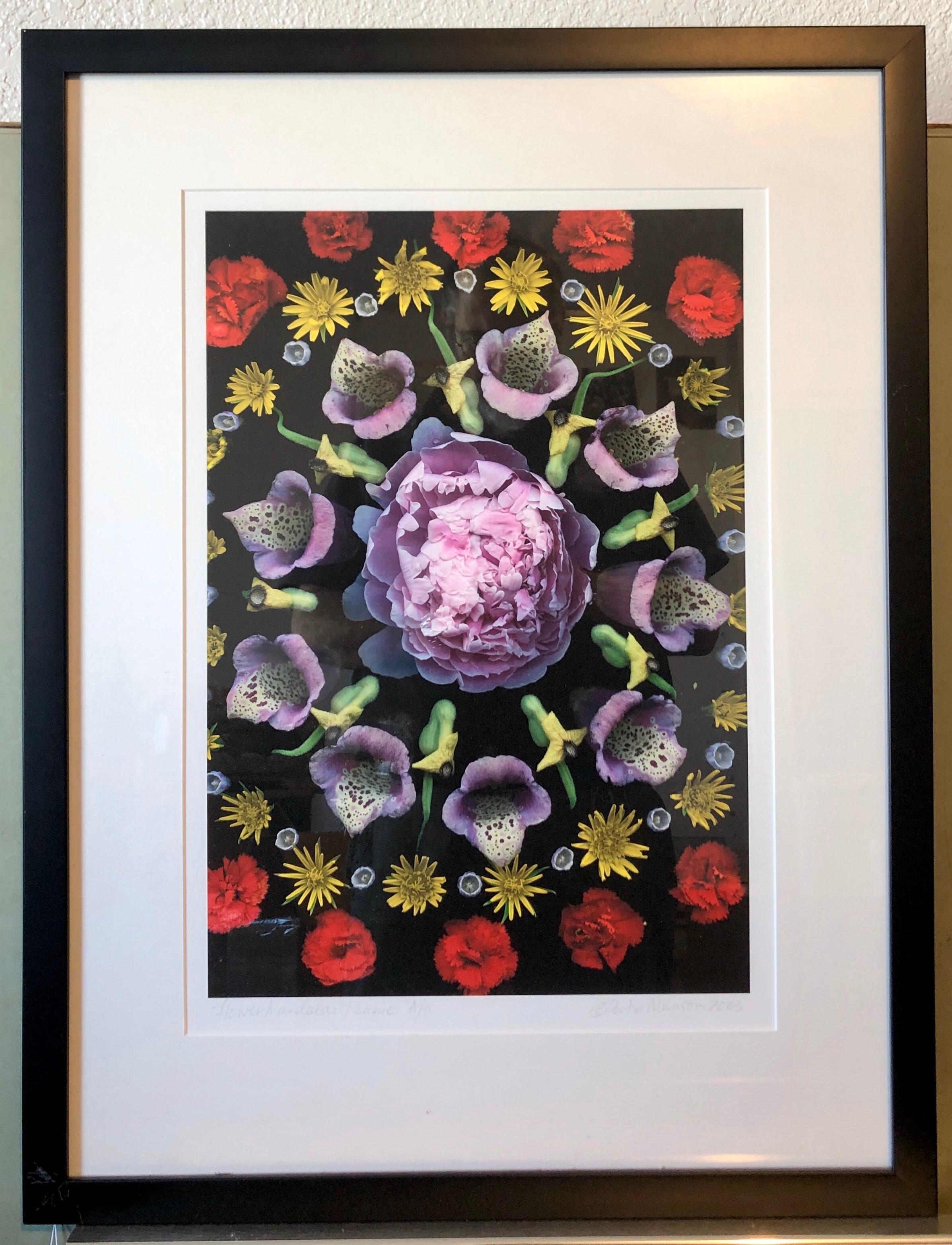 Fleur Mandala - Photo baroque - Art féministe contemporain - Impression numérique de photographie en vente 2