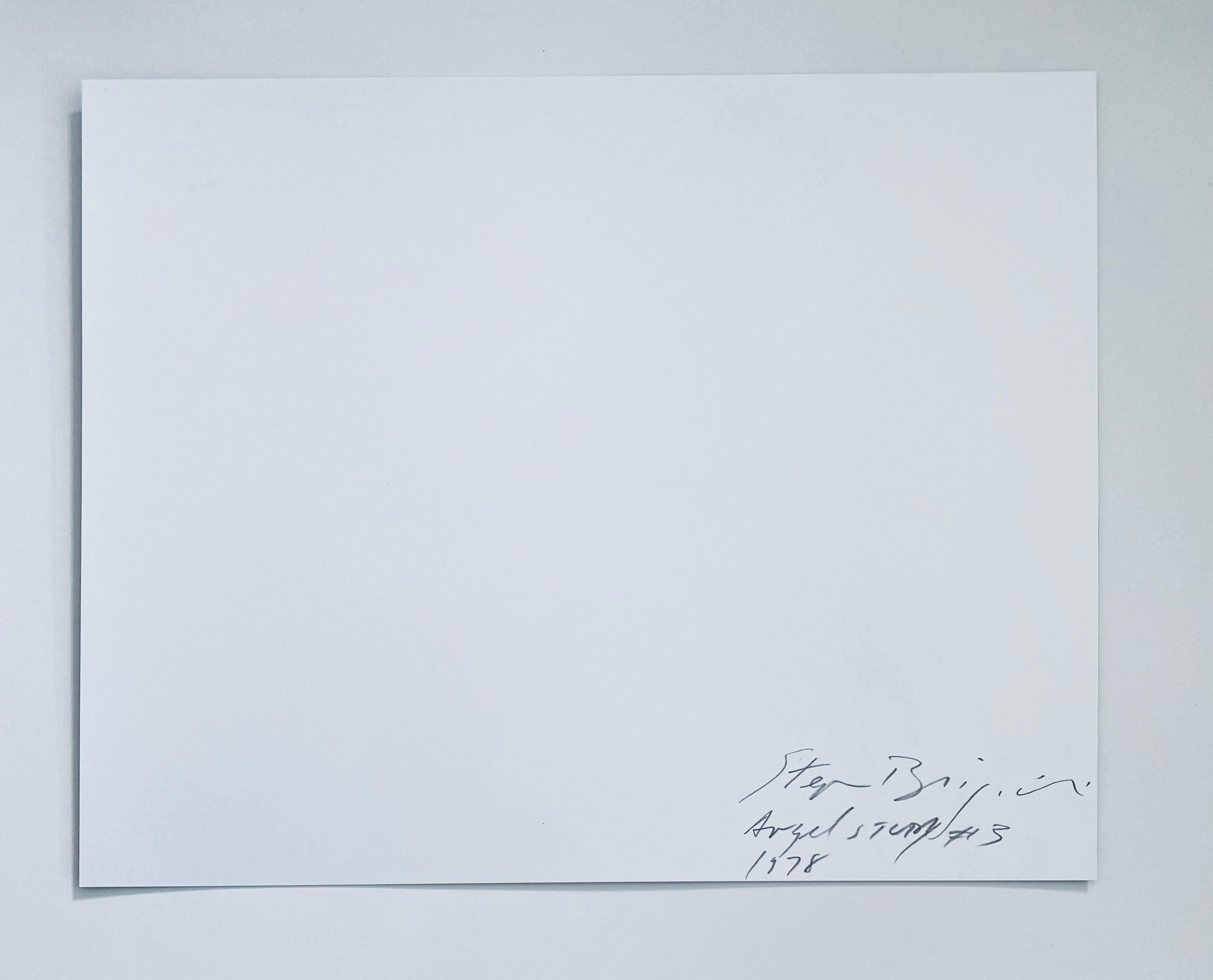 Verso handsigniert, betitelt und datiert.
Stephan Brigidi wurde 1951 in Providence, Rhode Island, geboren und ist ein weithin publizierter Künstler, dessen Werke in den Vereinigten Staaten und Europa ausgestellt wurden. Brigidi erhielt 1976 seinen