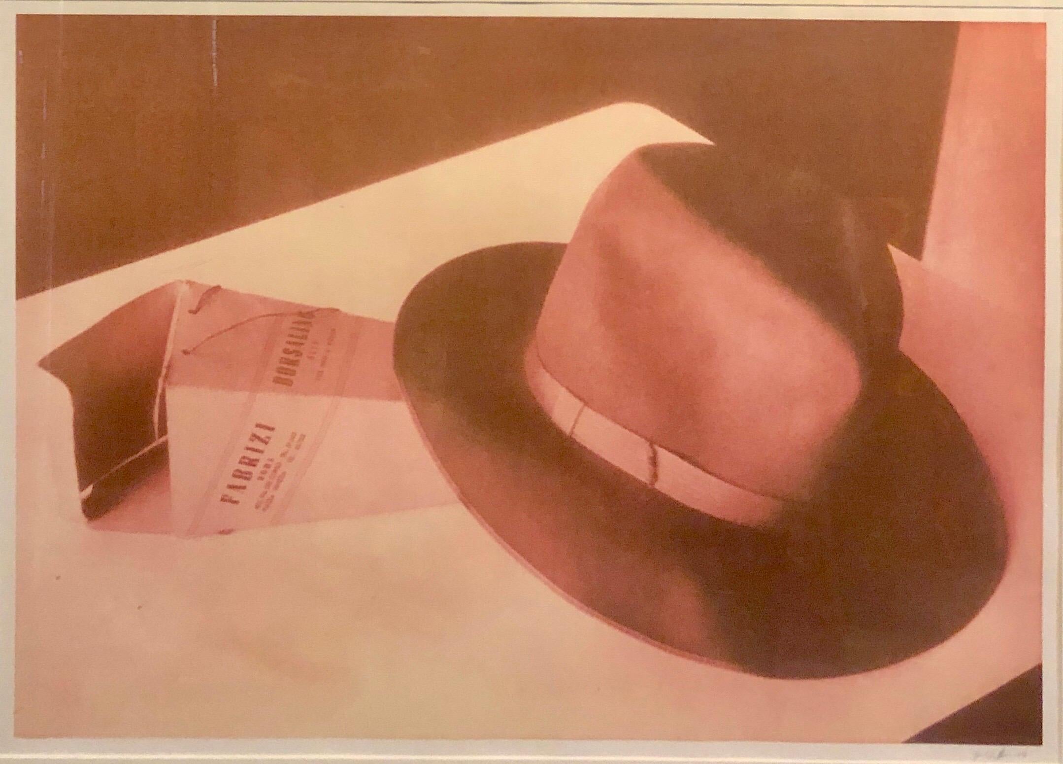 Große große Vintage Fotografie Polaroid Transfer Fotodruck Borsalino Hut Signiert 1996
