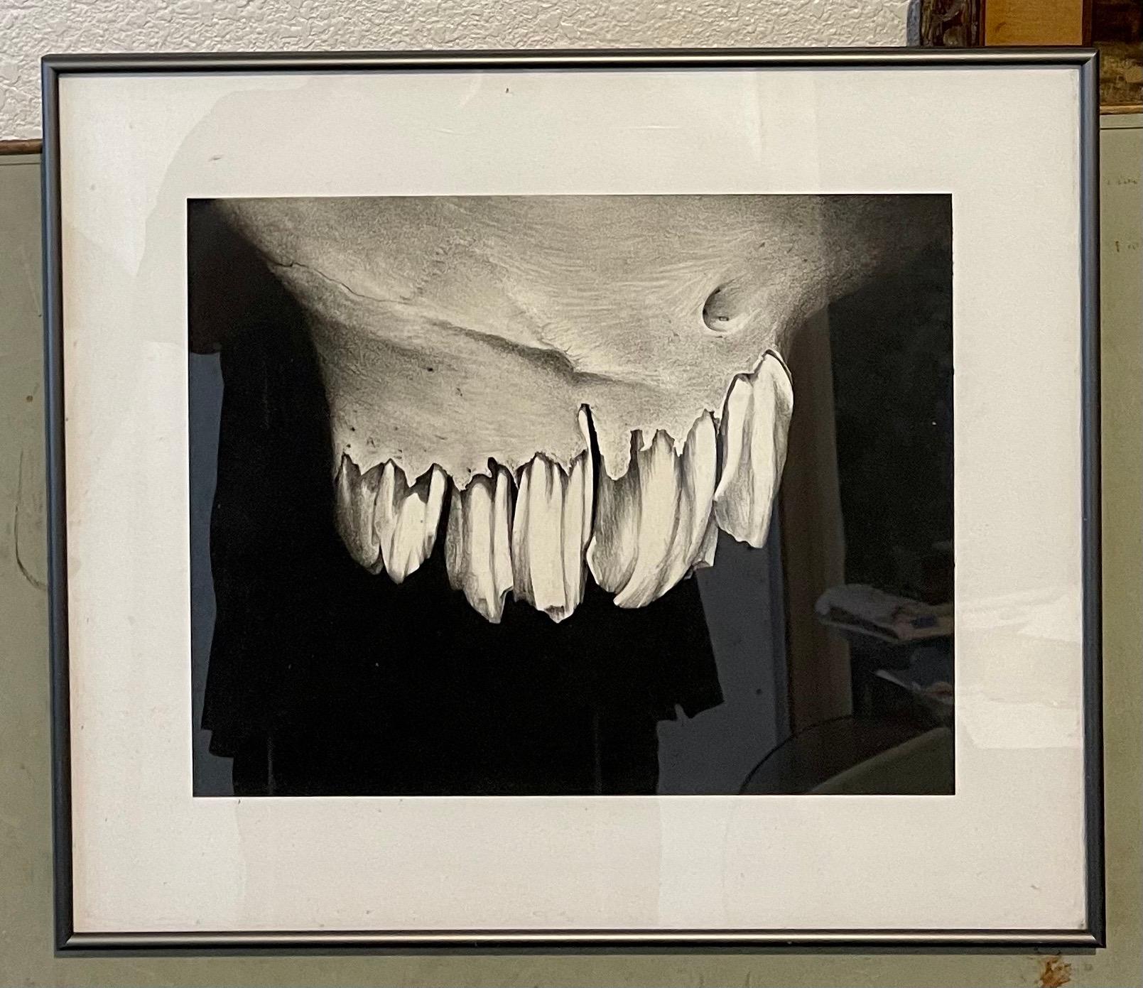 Zahn (aus der Serie Knochenzeichnungen)
1994
Holzkohlezeichnung auf Papier
11 x 14 Zoll
Kohlestudie von abstrakten Zähnen (perfekt für eine Zahnarztpraxis!)

Erica Prudhomme lernte einige der Grundlagen von ihrem künstlerischen Vater und seinem