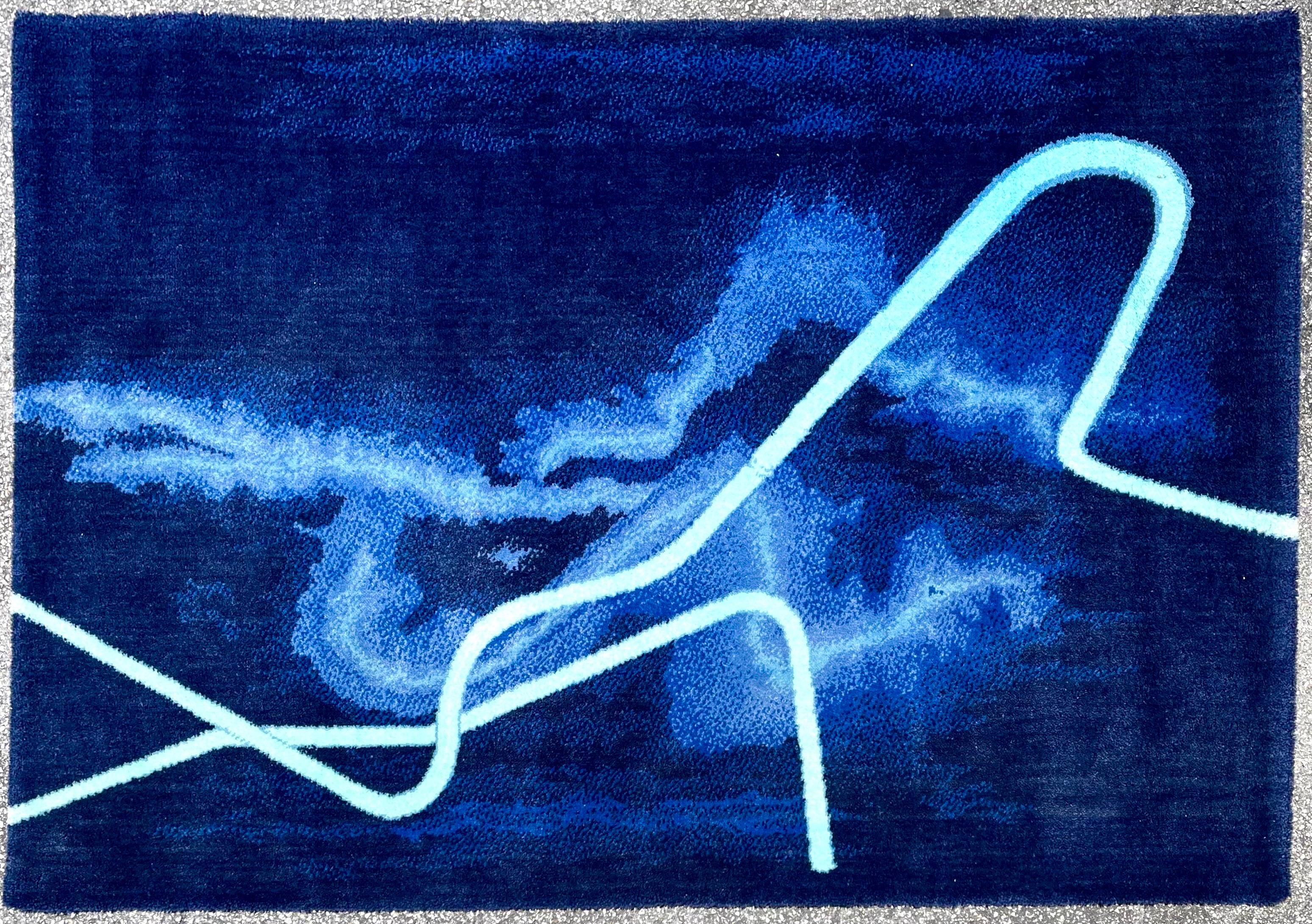 Gun Gordillo (Schwede, 1945-)
Ege Axminster, Dänemark. Dänischer Gobelinteppich Art-Line 
55" X 79" 
"Blue Hour" Rechteckiger Teppich aus getuftetem Leinen, blauer Meeresgrund, auf dem ein blauer, türkisfarbener Farbton liegt. Etiquette de l'éditeur