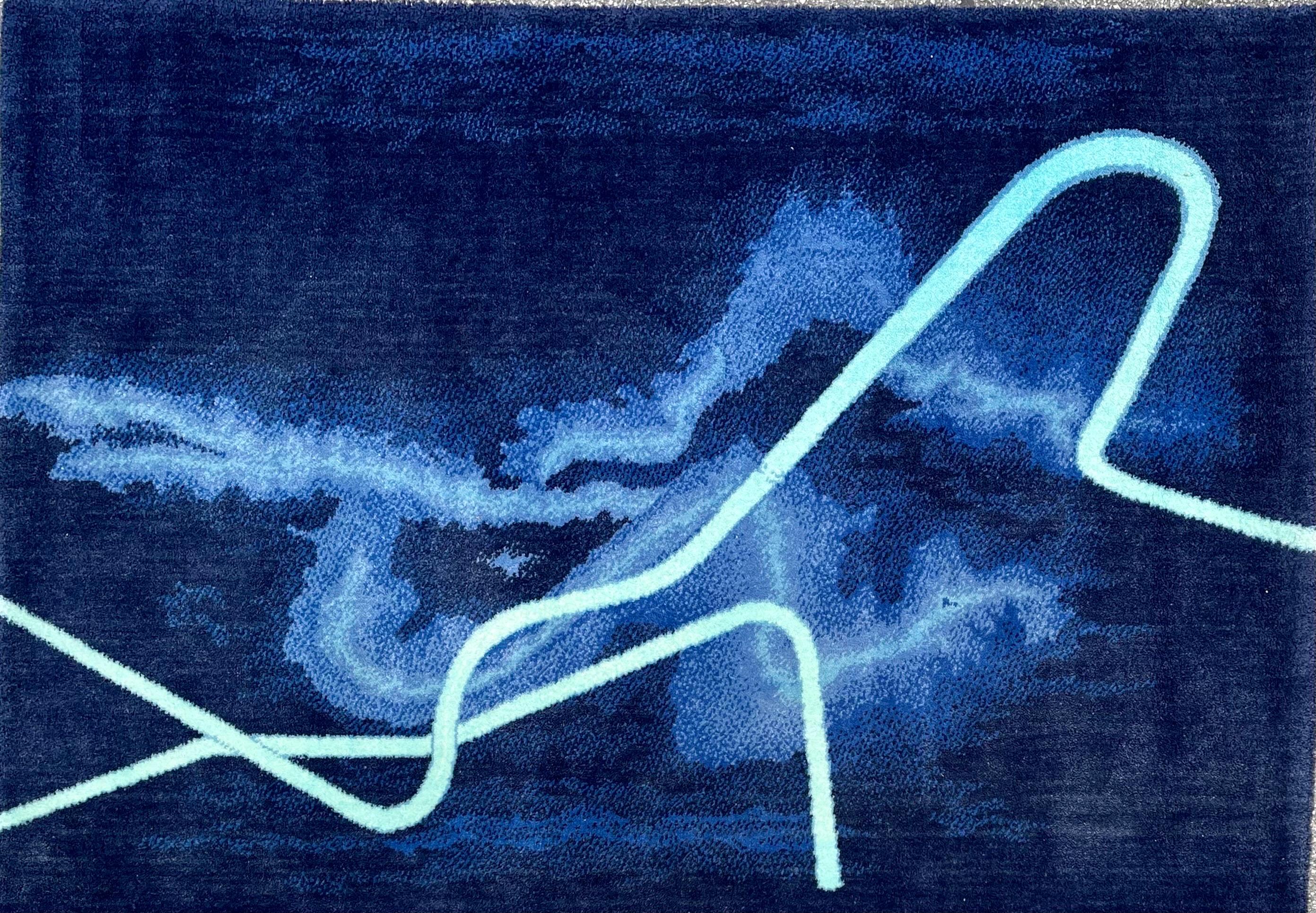 Skandinavischer abstrakter Wandteppich aus Wolle Gun Gordillo Neon Electric Blue Farbe  im Angebot 2