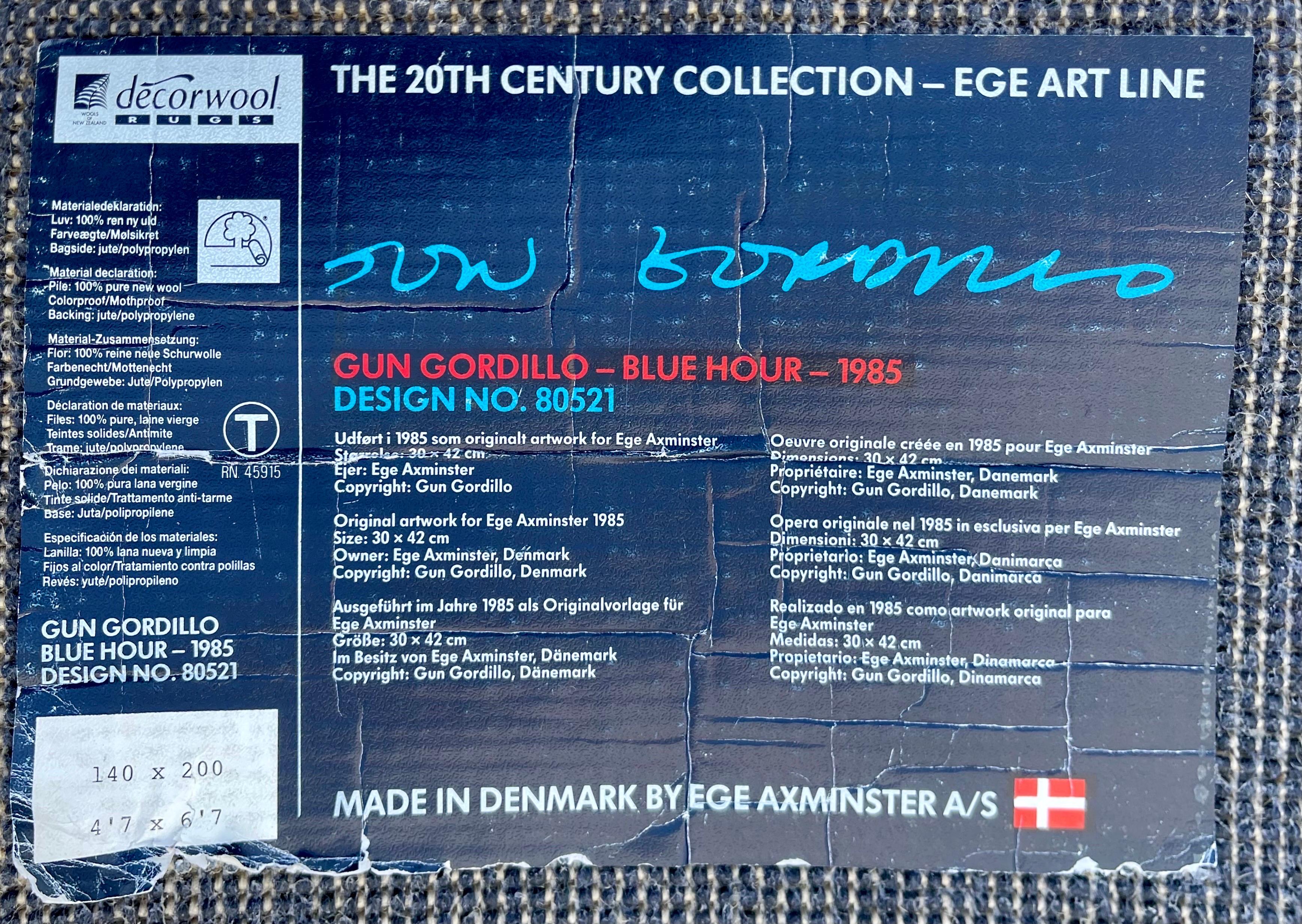 Skandinavischer abstrakter Wandteppich aus Wolle Gun Gordillo Neon Electric Blue Farbe  im Angebot 7