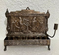 Seltene Bezalel Silberblech Repousse Judaica Menorah aus Palästina, hergestellt in Palästina, frühes 20. Jahrhundert