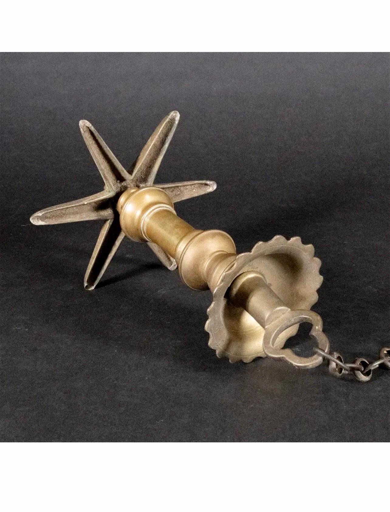 Rare lampe à huile judaïque ancienne suspendue en bronze représentant un Synagogue ou un temple judaïque, avec chaîne en vente 1
