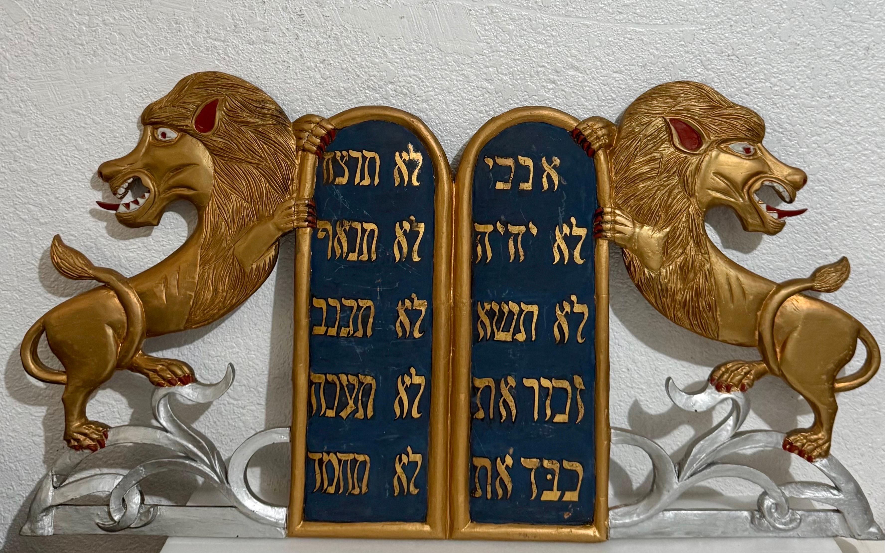 Rare Folk Art Hebrew Judaica Carved Gilded Wood Lions Torah Synagogue Sculpture For Sale 14