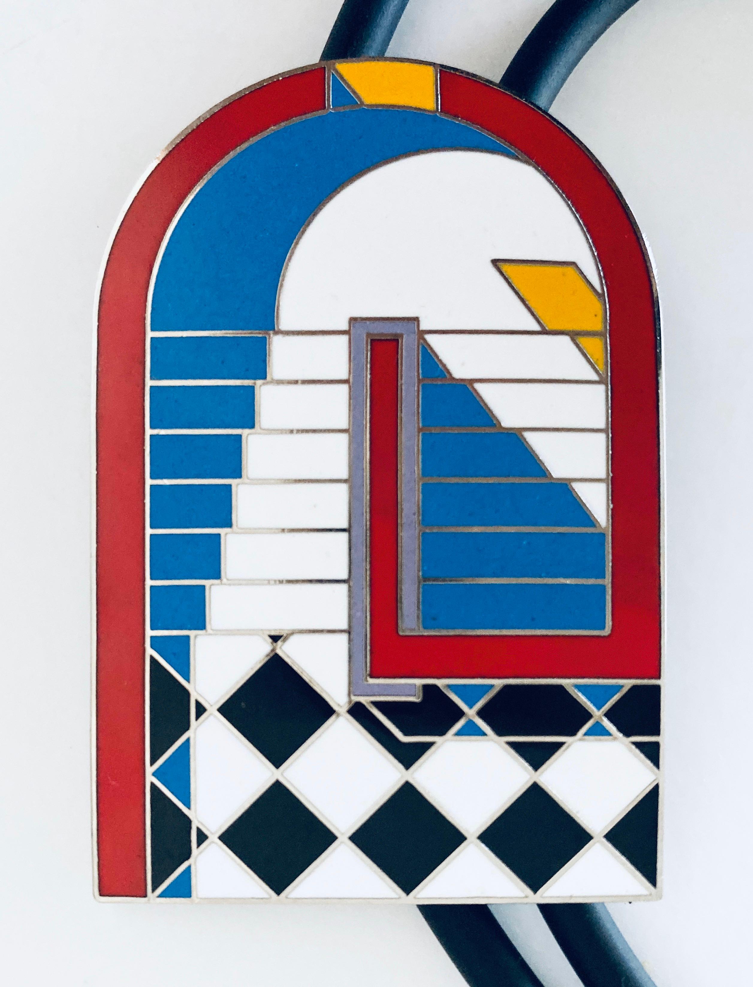 Se trata de joyas vintage nuevas de la legendaria colección Acme Studio, que creó muchos artículos de joyería revolucionarios.  Se fabricó a mano en la década de 1980 utilizando el intrincado proceso cloisonné, una antigua técnica para decorar