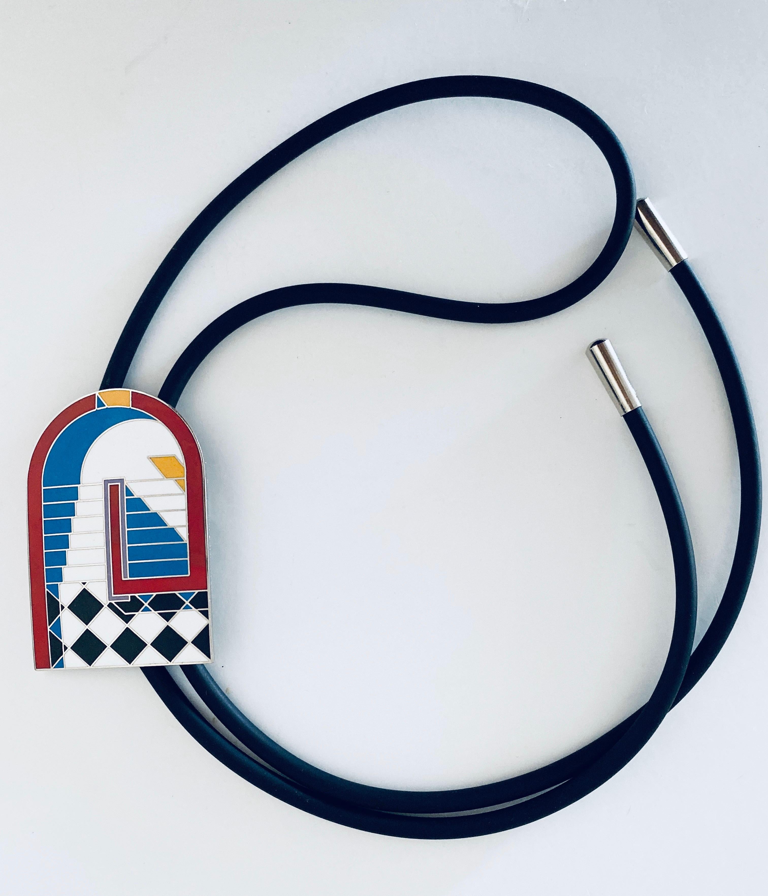 Vintage Chicago Arquitecto Stanley Tigerman Cloisonné Esmalte Arte Collar Acme en venta 1