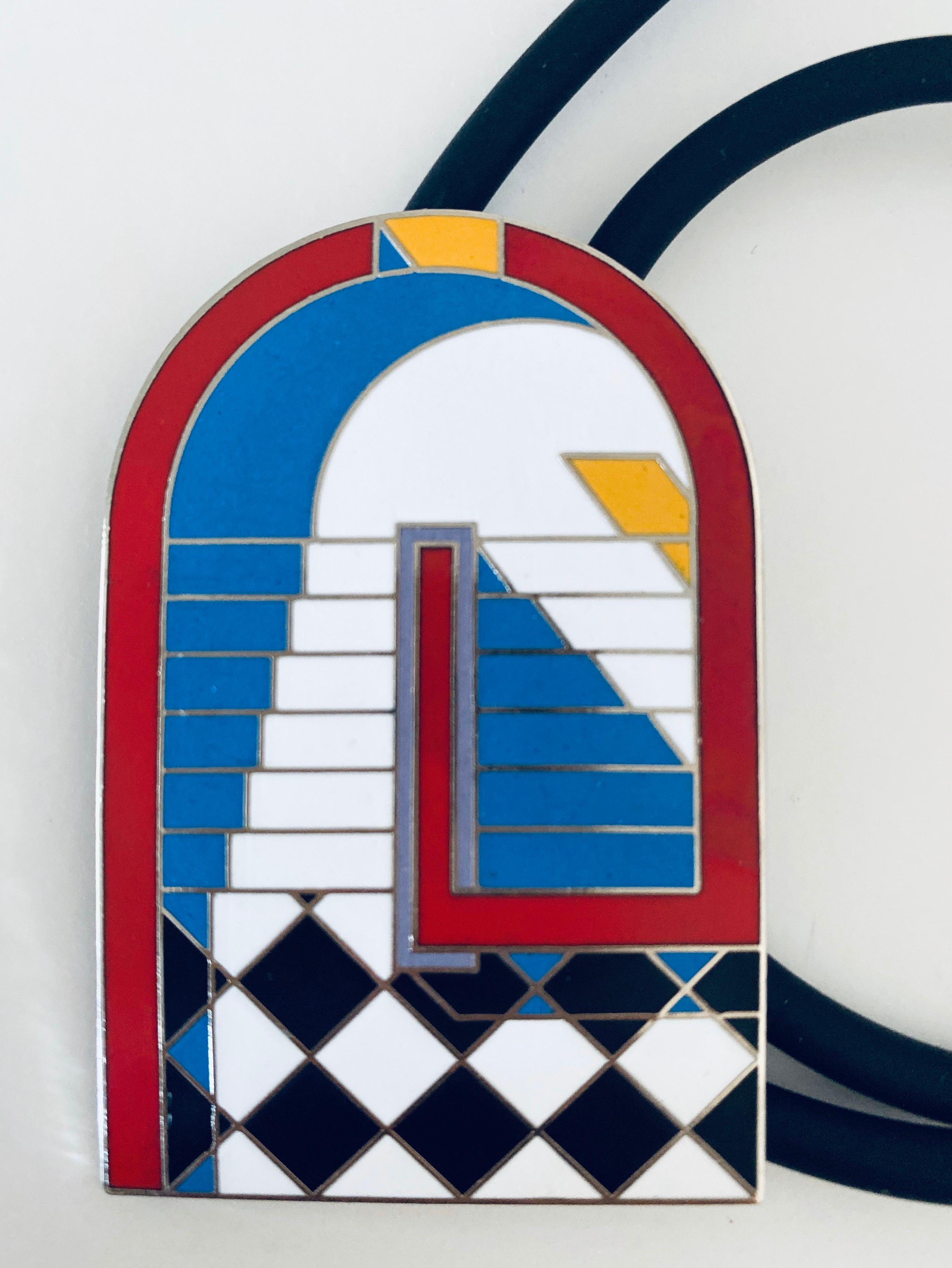 Vintage Chicago Arquitecto Stanley Tigerman Cloisonné Esmalte Arte Collar Acme en venta 2