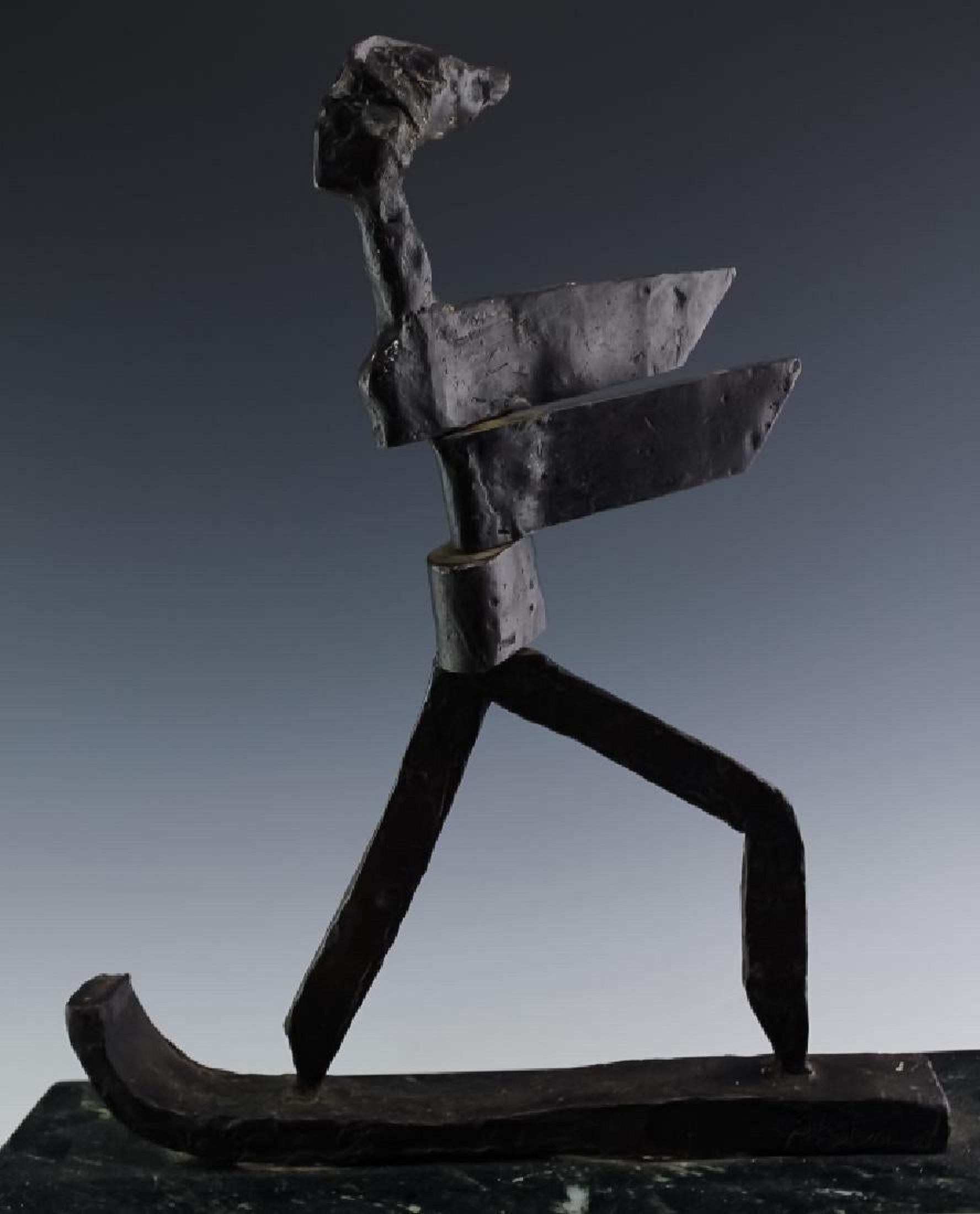 Sculpture expressionniste cintique en bronze - Figure de skieur ou de surfeur moderniste - Or Abstract Sculpture par J. James Akston