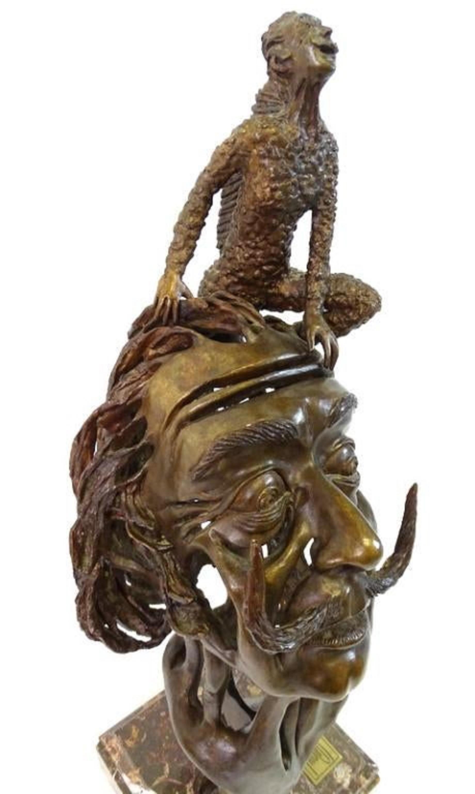 Grande sculpture de portrait surréaliste en bronze du maître mexicain Aguilar de Salvador Dali - Surréalisme Sculpture par  Carlos Aguilar y Linares