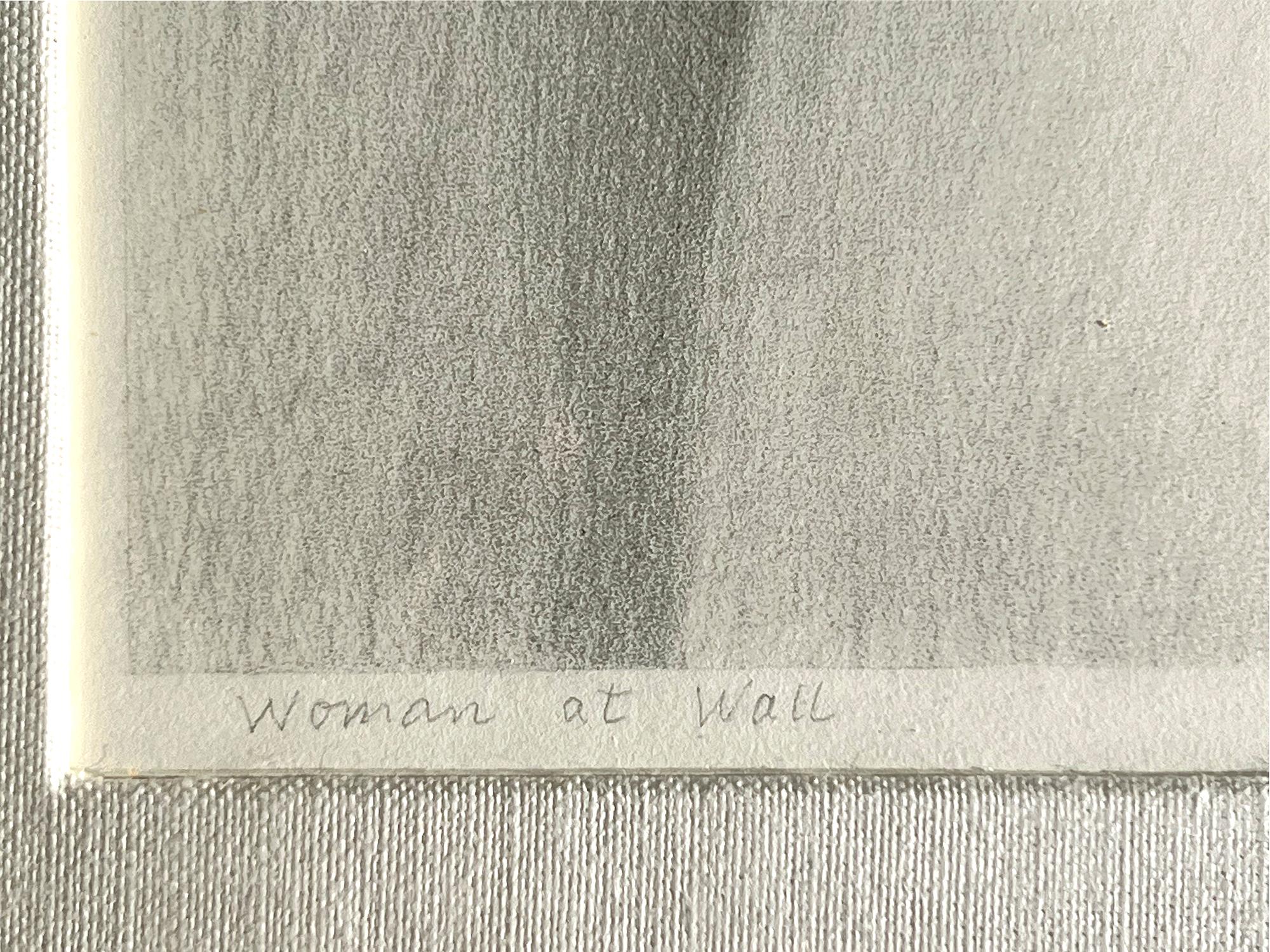 Mujer en la pared en venta 4