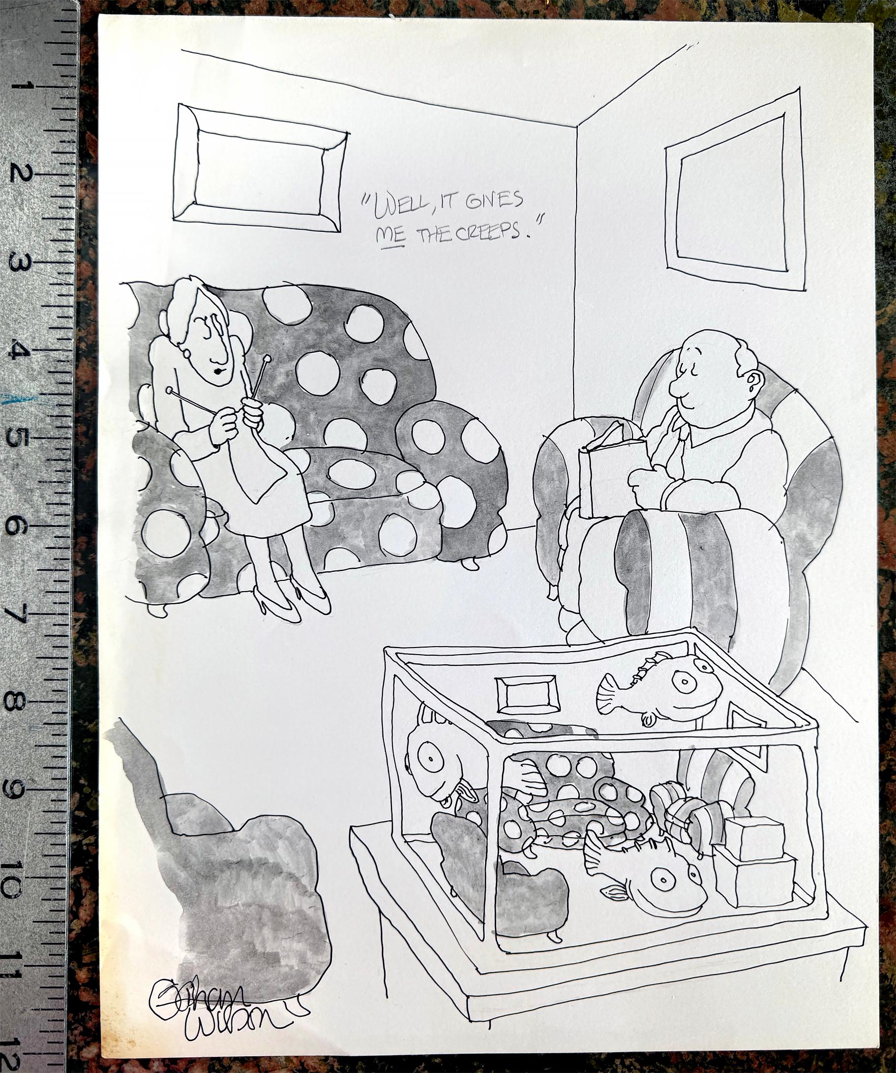 Bienvenido a la mente magníficamente morbosa de Gahan Wilson, donde ver sus viñetas/ilustraciones pone los pelos de punta al espectador. En esta obra, un marido diseña el interior de una pecera para que se parezca idénticamente a su salón. Esto