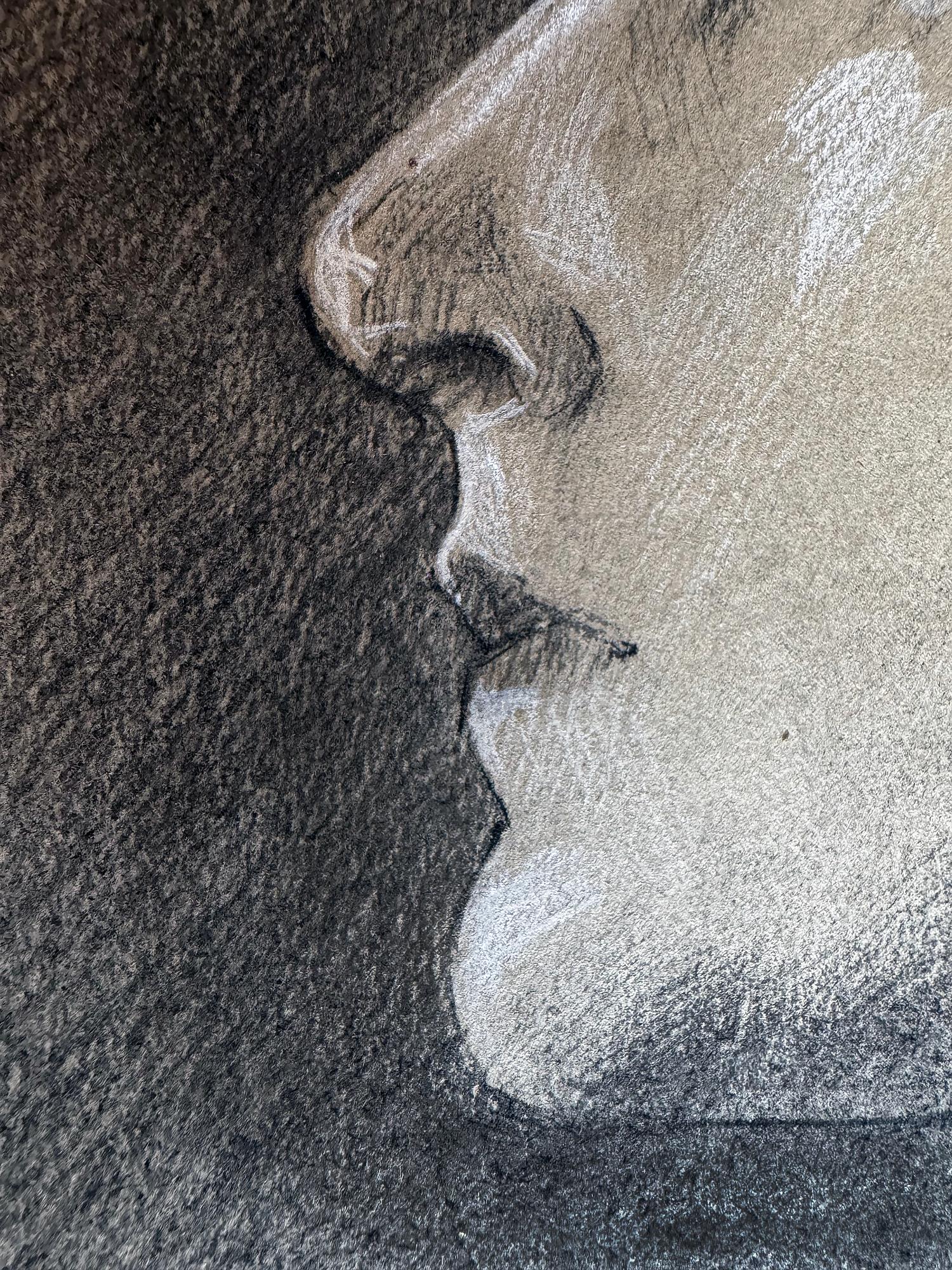 Portrait au fusain d'une dame de profil  - Partenaire de Violet Oakley - Intérêt pour les gays - Académique Art par Edith Emerson