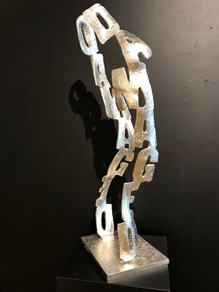 Abstract Sculpture di Boky Hackel-Ward - DAMAGED (Foglia di platino) - Scultura in bronzo