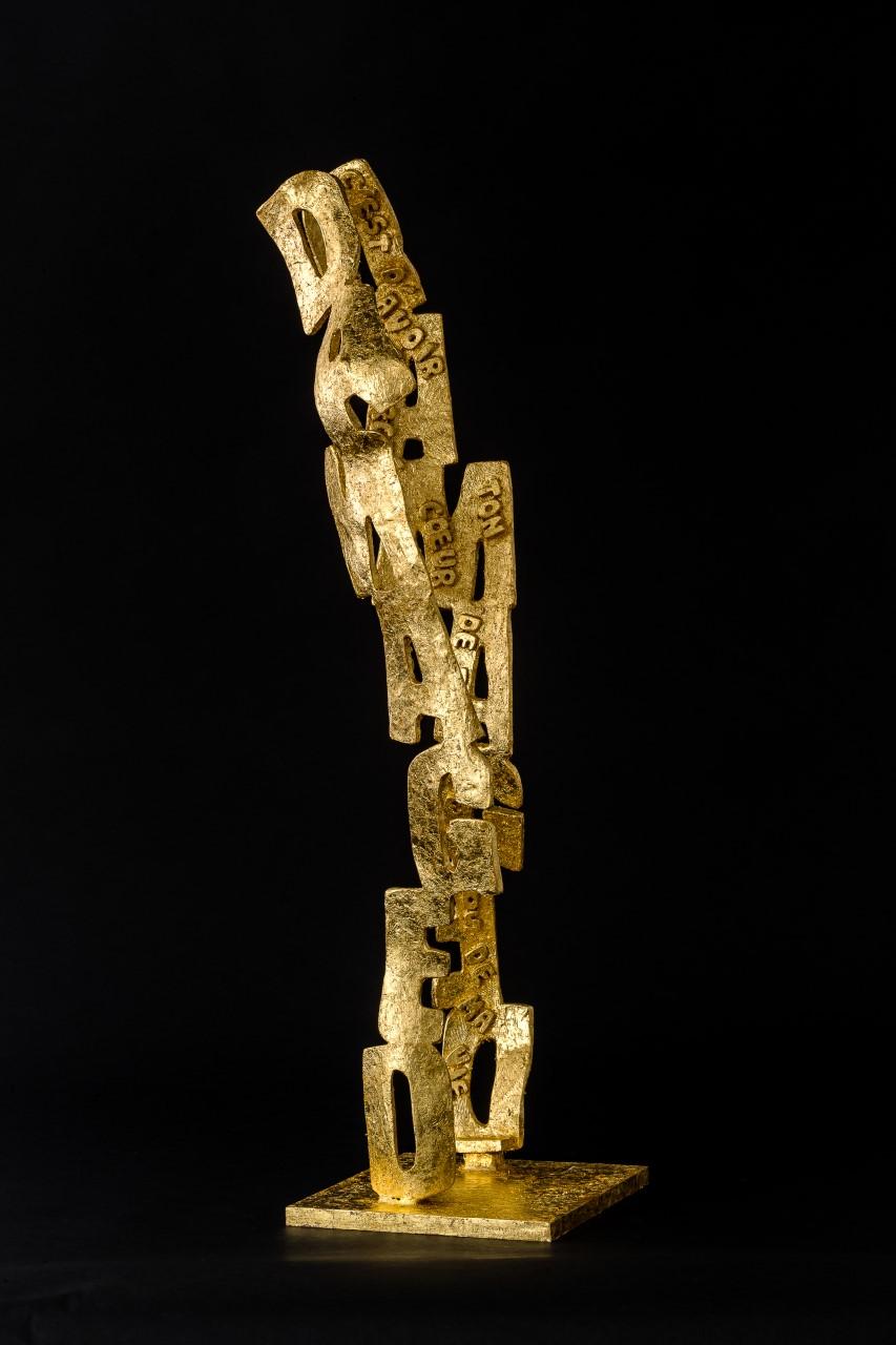 DAÑADO (pan de oro) - Sculpture de Boky Hackel-Ward
