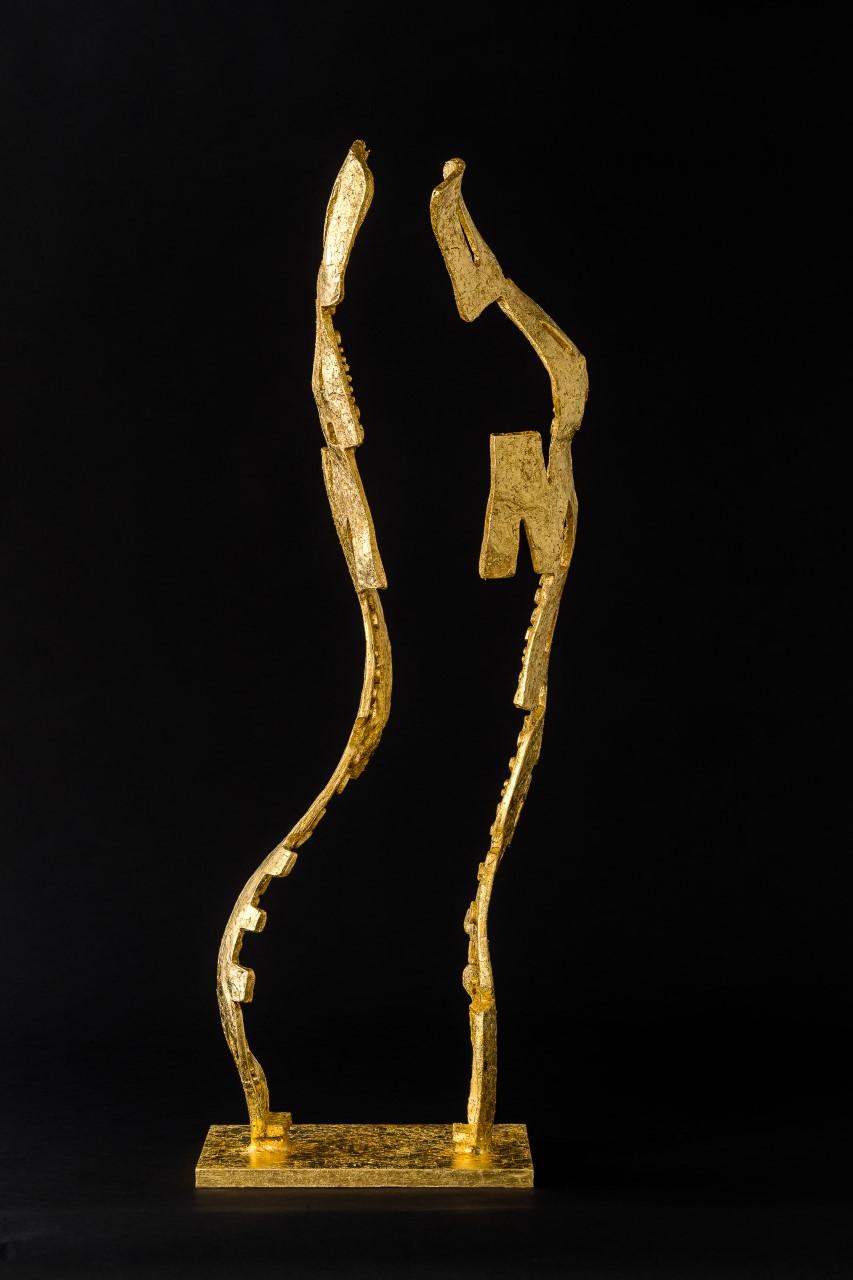 DAÑADO (pan de oro) - Figurative Sculpture Negro de Boky Hackel-Ward