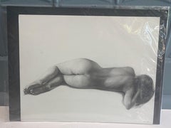 „Reclining Figure #4“ von Assael, Graphitzeichnung einer nackten Frau, signiert, ungerahmt