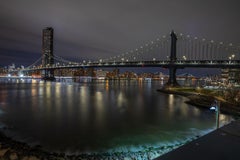 „Brooklyn Bridge Park“, urbane Stadtlandschaft, Farbfotografie, New York City, Nacht