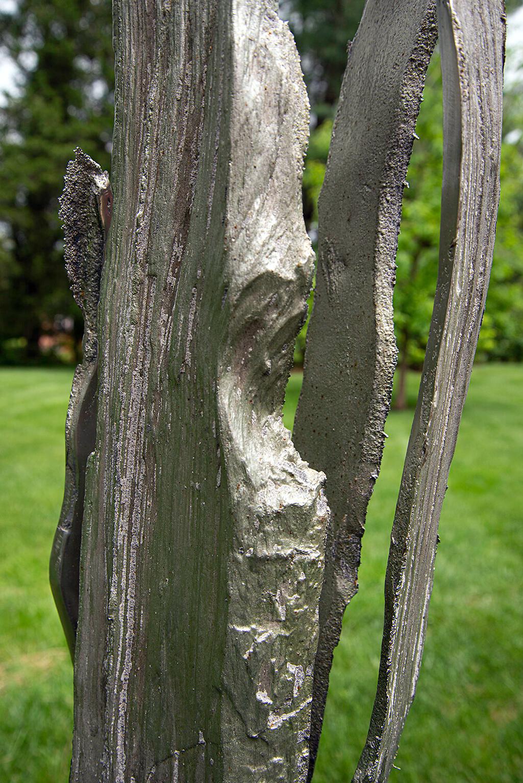 Sculpture abstraite en métal inoxydable moulé «lash » de John Ruppert en vente 2