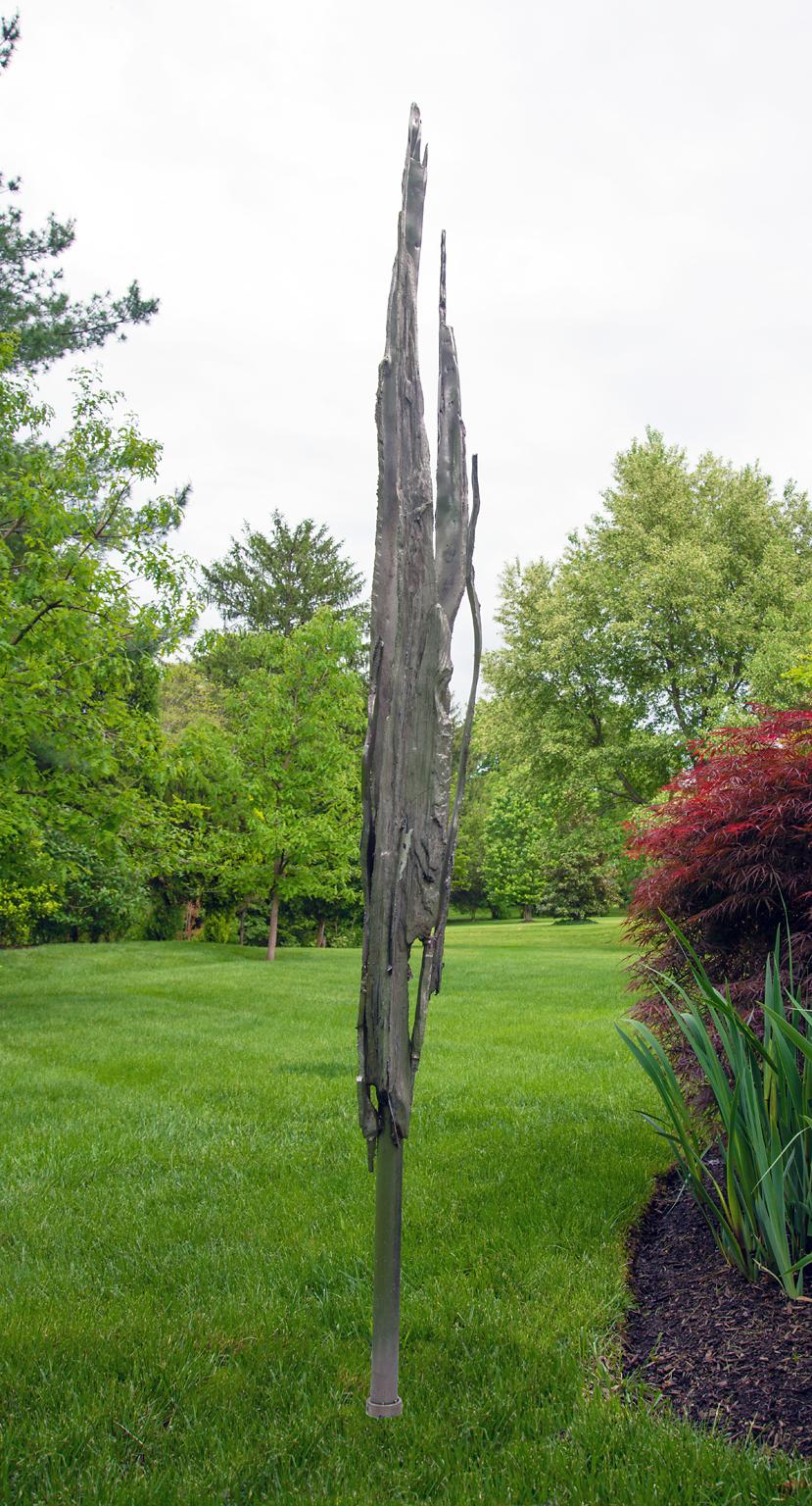 "Flash" di John Rupperts
Acciaio inossidabile fuso, ricavato da un frammento di un albero colpito da un fulmine
Edizione di 3

Negli ultimi 35 anni, John Ruppert ha lavorato con metalli fusi, materiali di fabbricazione come il tessuto a maglie,