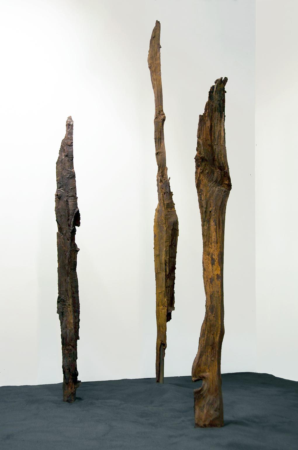 Abstrakte, gusseiserne Metallskulptur „Drei Strikes“ von John Ruppert, „Drei Strikes“ im Angebot 1