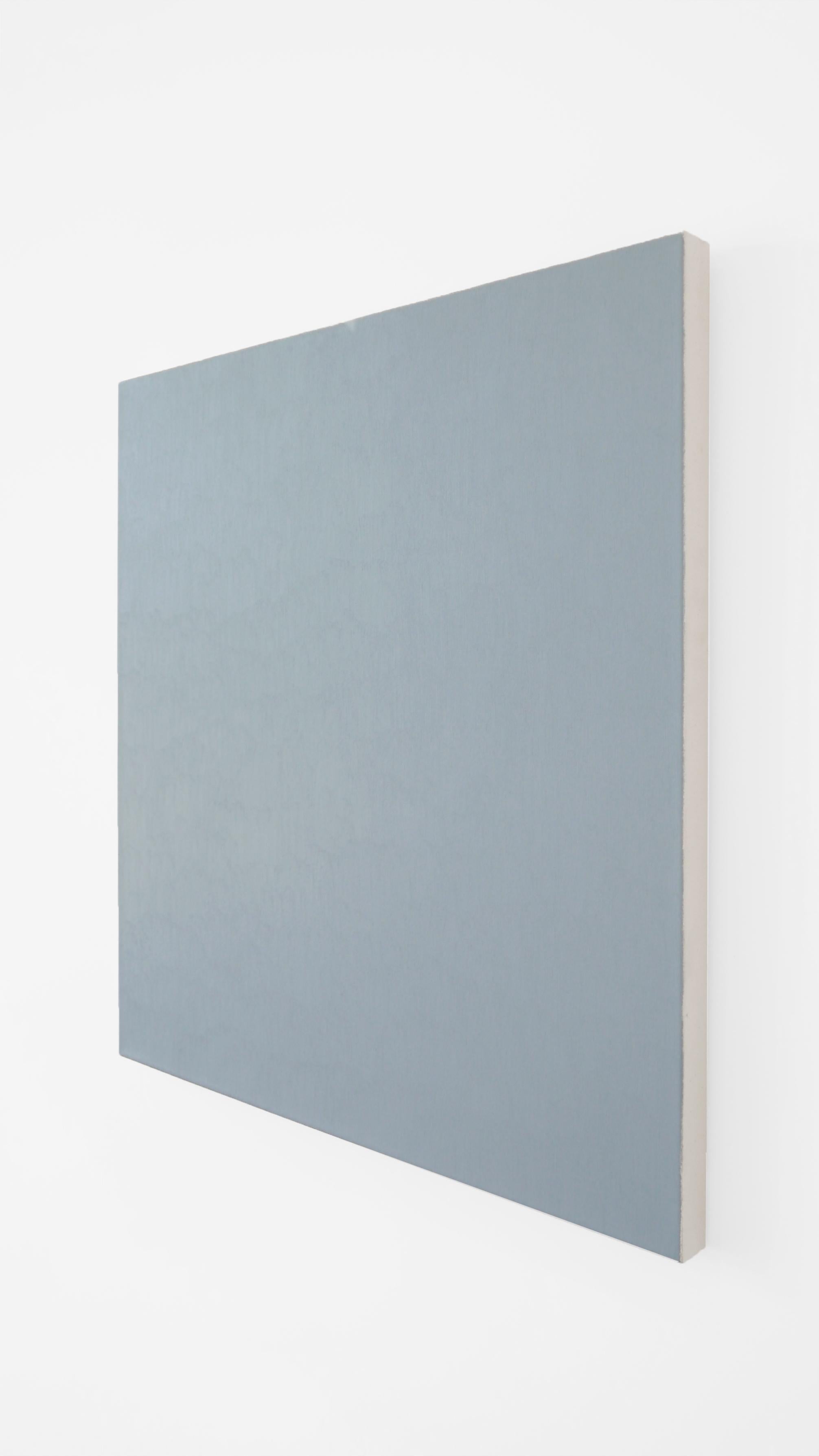 Desde la década de 1970, Marcia Hafif se ha dedicado a la pintura monocroma orientada al proceso, trabajando en una gama de tonalidades sobre lienzos de color seriados que continúan los avances específicos del medio realizados por antepasados como