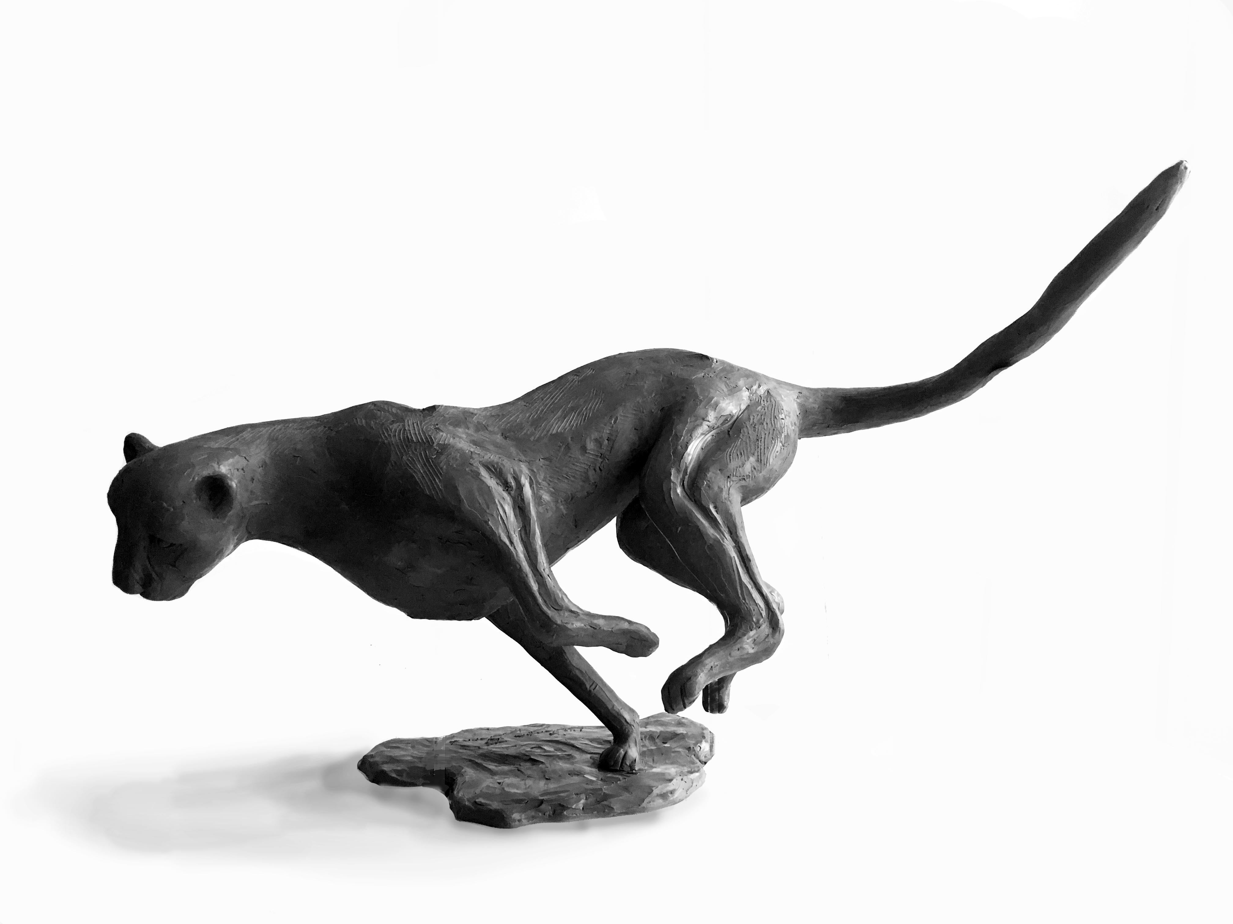Jorge Borras Figurative Sculpture - Guépard en chasse