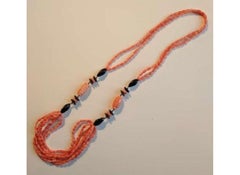 Halskette aus Kor Koralle und Onyx