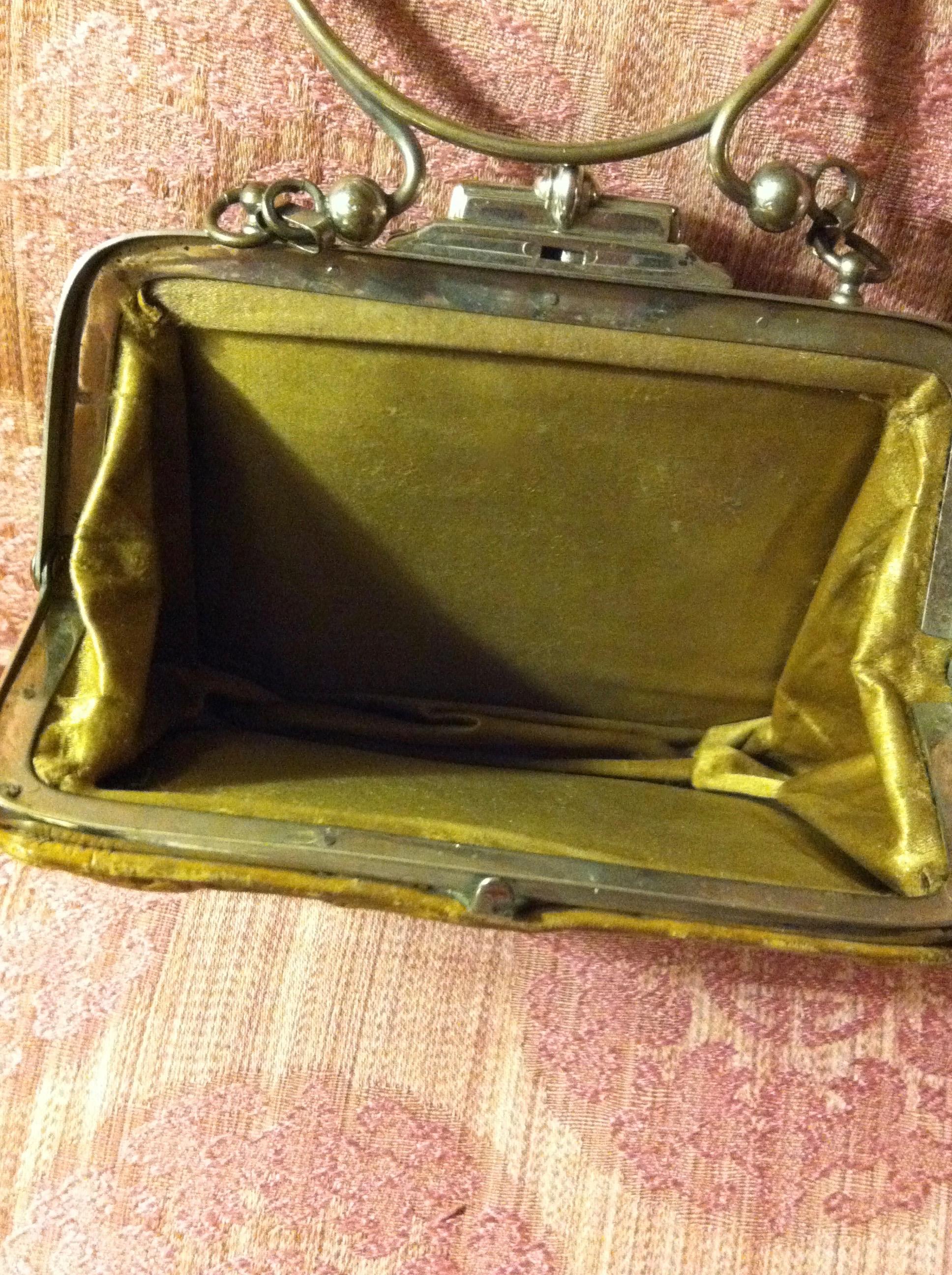 Victorian Embossed Leather Purse 4