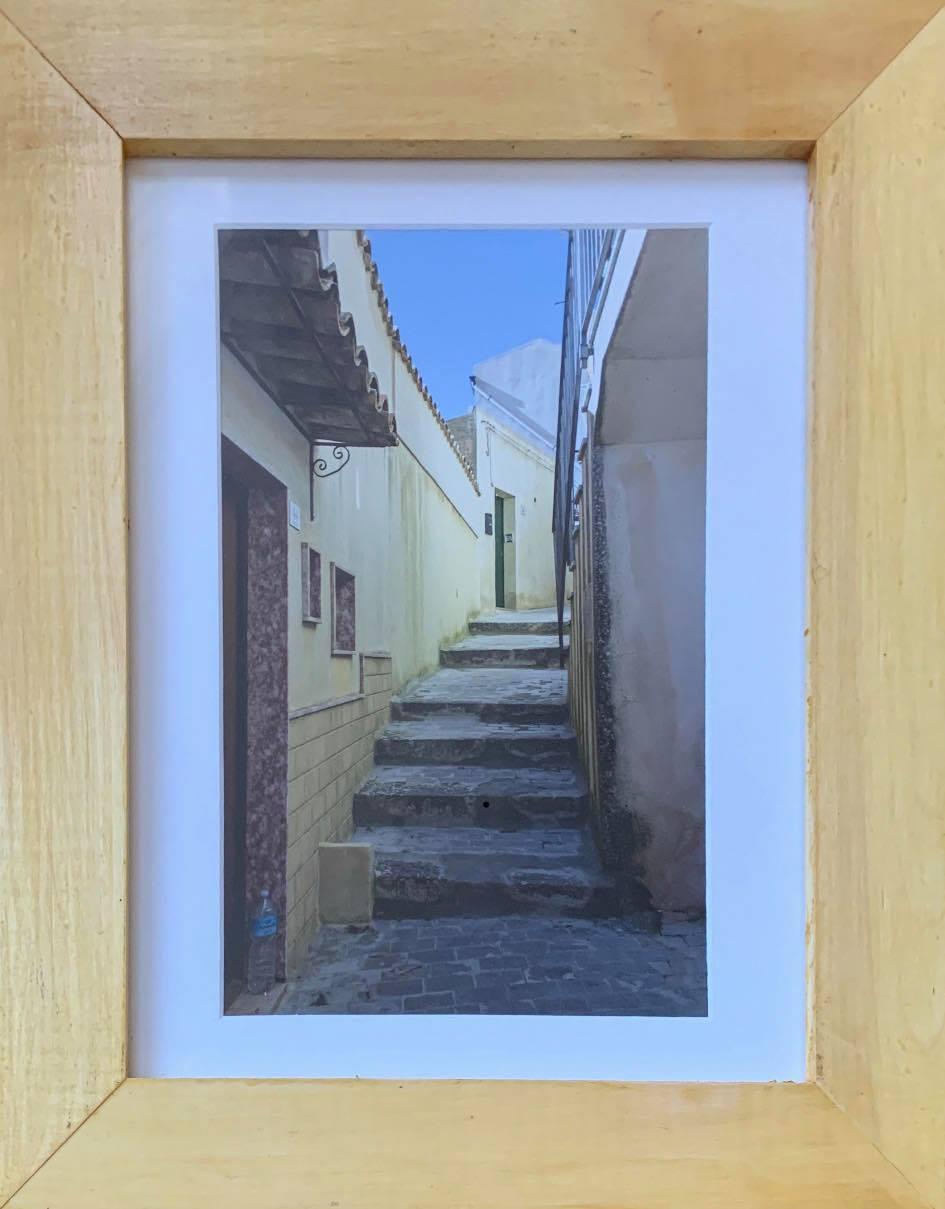 Fotografie, Tintenstrahldruck -- Pathways-Serie, Südfrankreich – Photograph von Sara Guerric