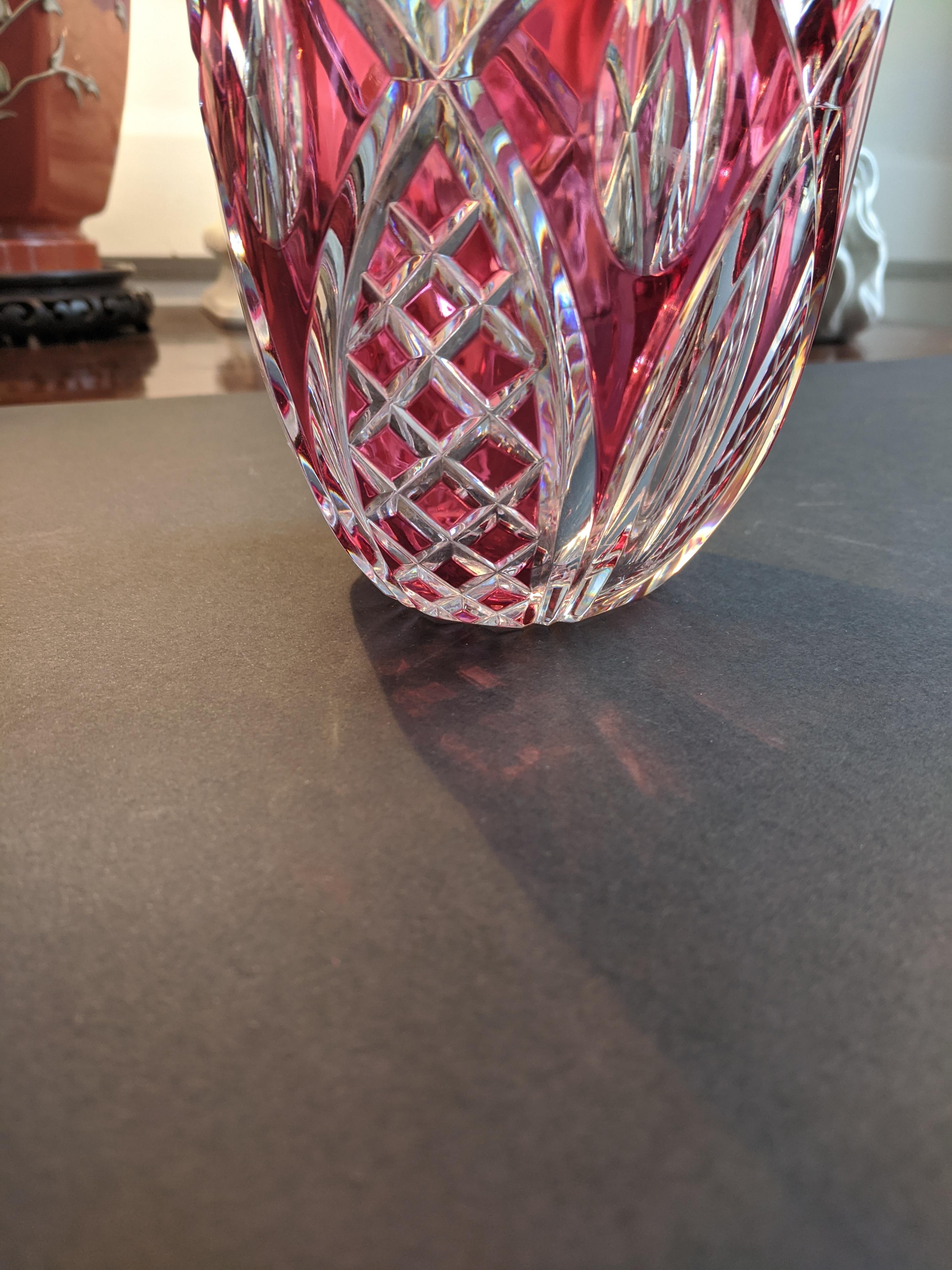 Vase en cristal framboise Val St. Lambert en vente 3