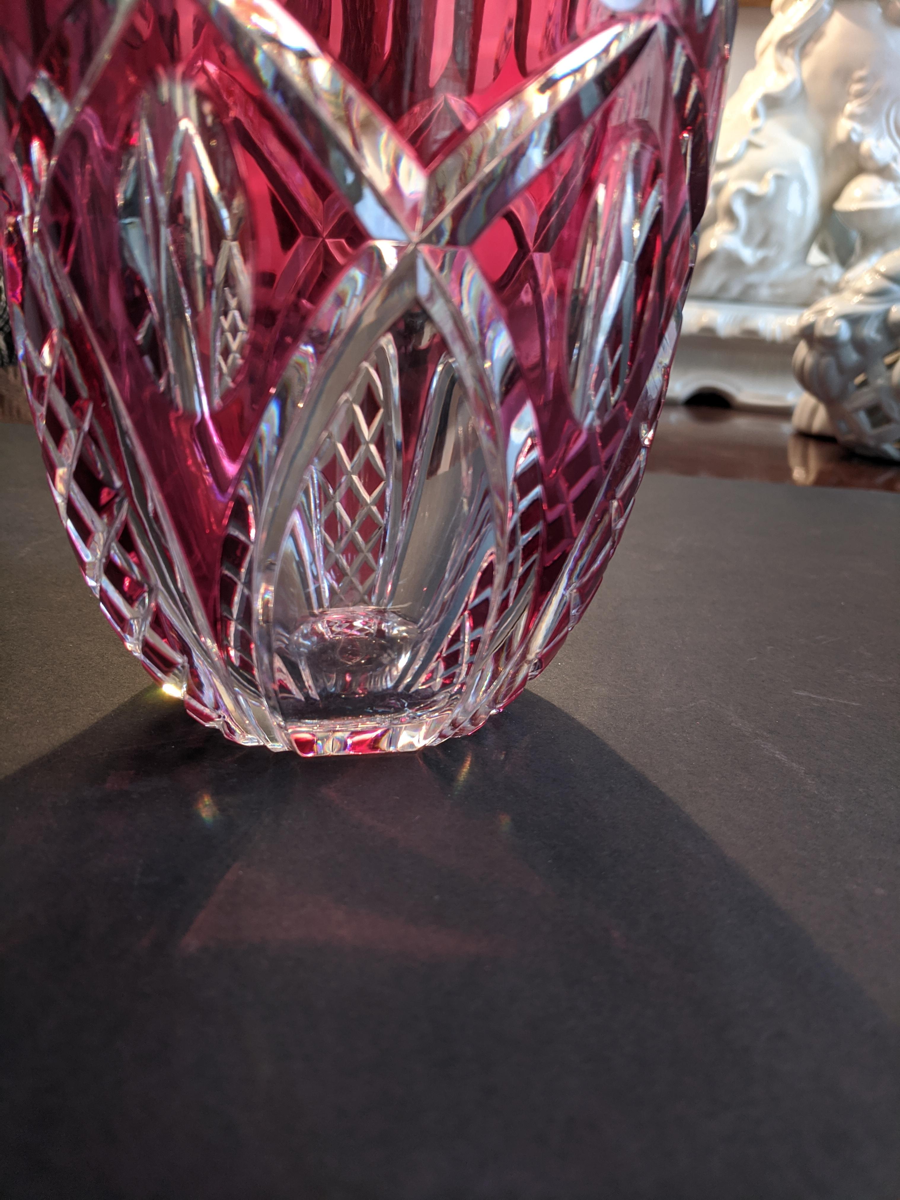 Vase en cristal framboise Val St. Lambert en vente 4