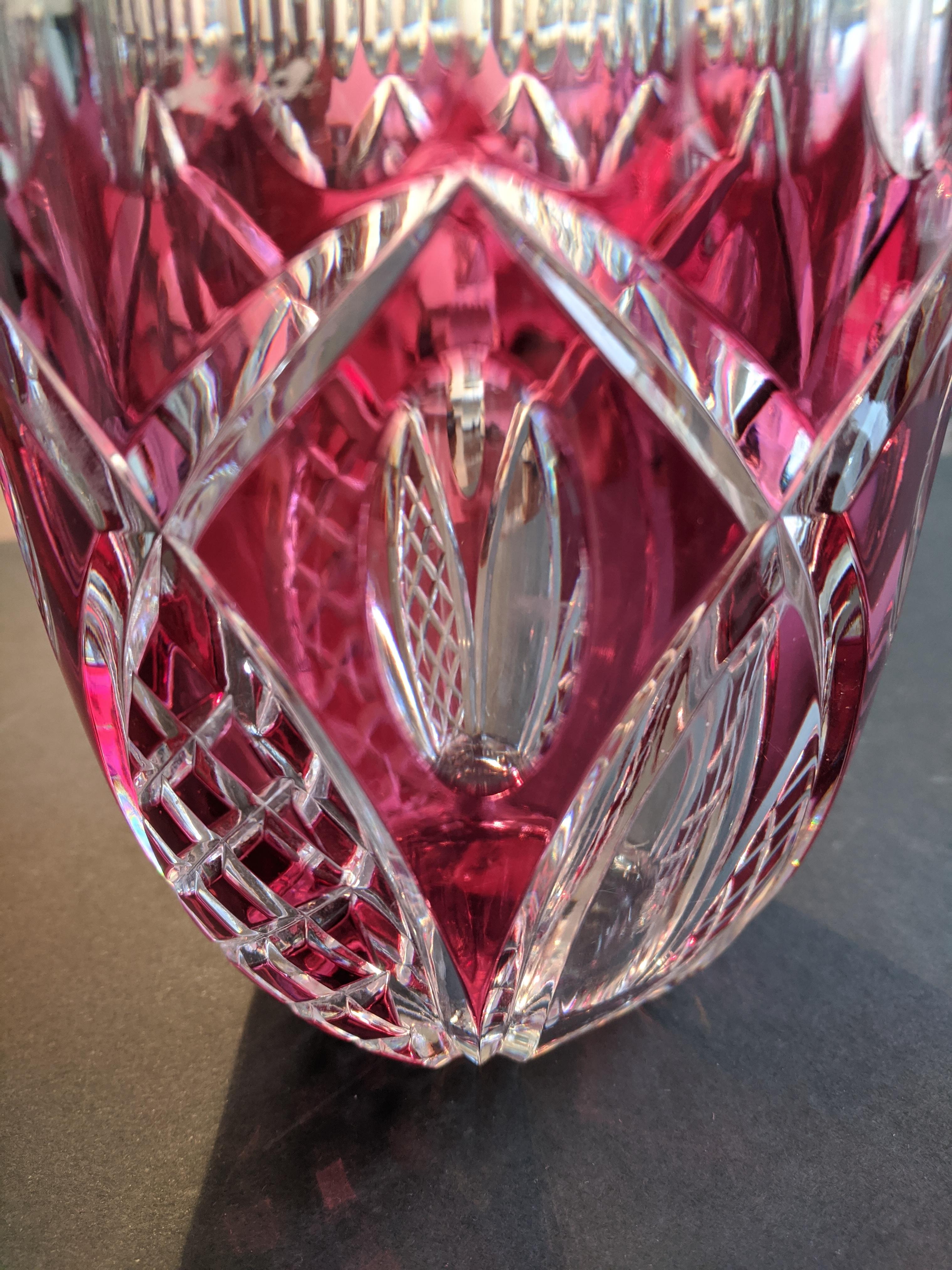 Vase en cristal framboise Val St. Lambert en vente 5