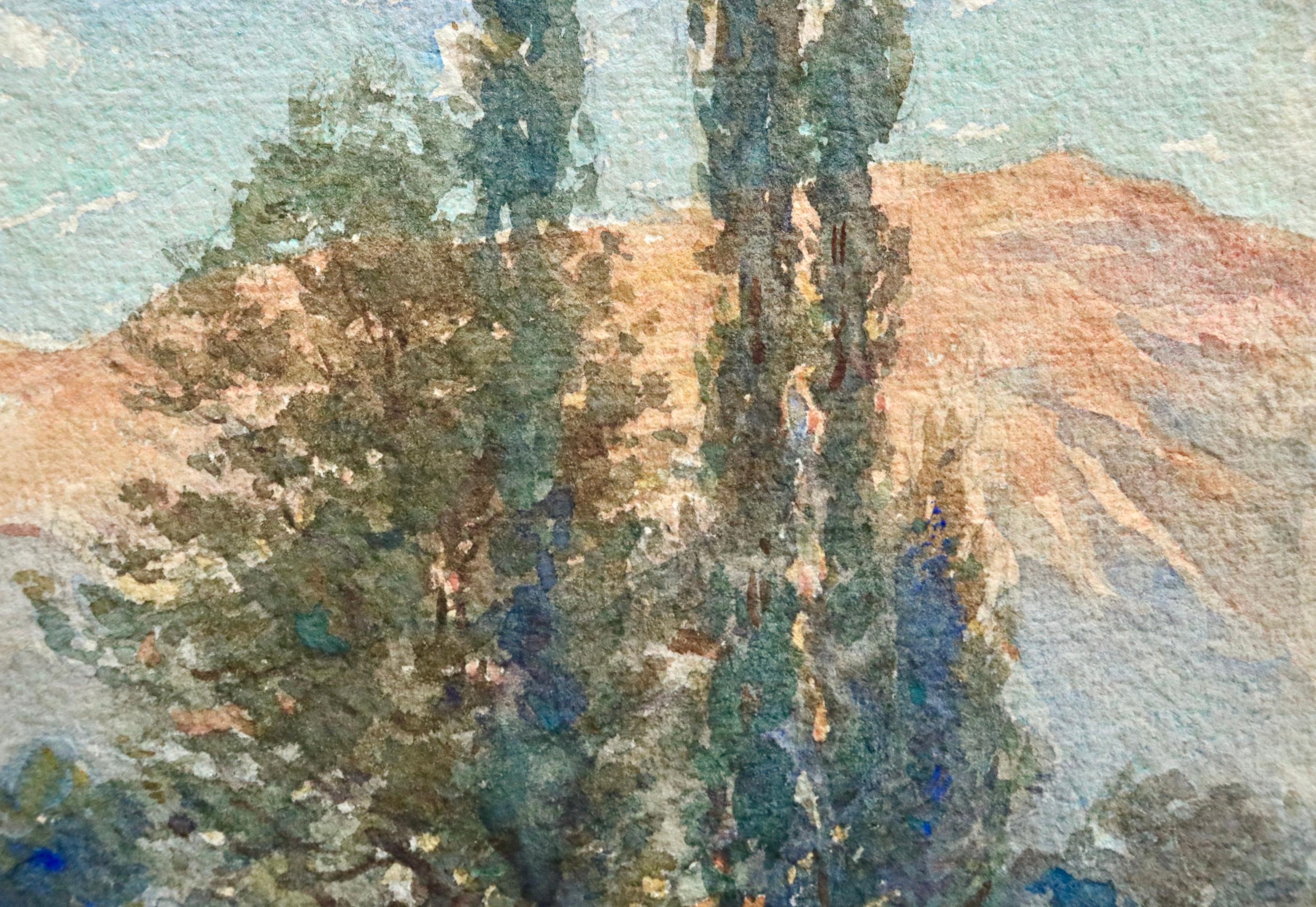 Aquarelle sur papier d'Henri Duhem représentant une femme élégante marchant près d'arbres dans un paysage où les couleurs du soleil couchant se reflètent sur les montagnes au-delà. Signé en bas à droite. Une peinture à l'huile assortie est