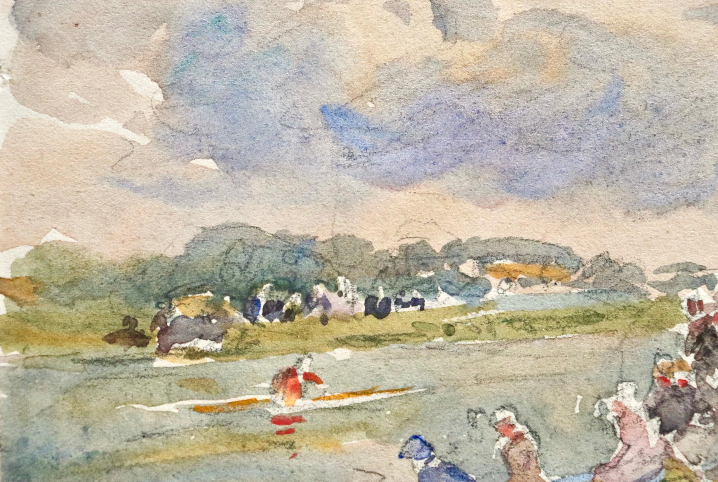 Aquarelle sur papier d'Henri Duhem représentant les célébrations du Jour de la Bastille à Douai, en France. Un canoë passe devant la foule rassemblée sur la rive du fleuve, tandis que le drapeau français flotte au-dessus de sa tête. Signé en bas au