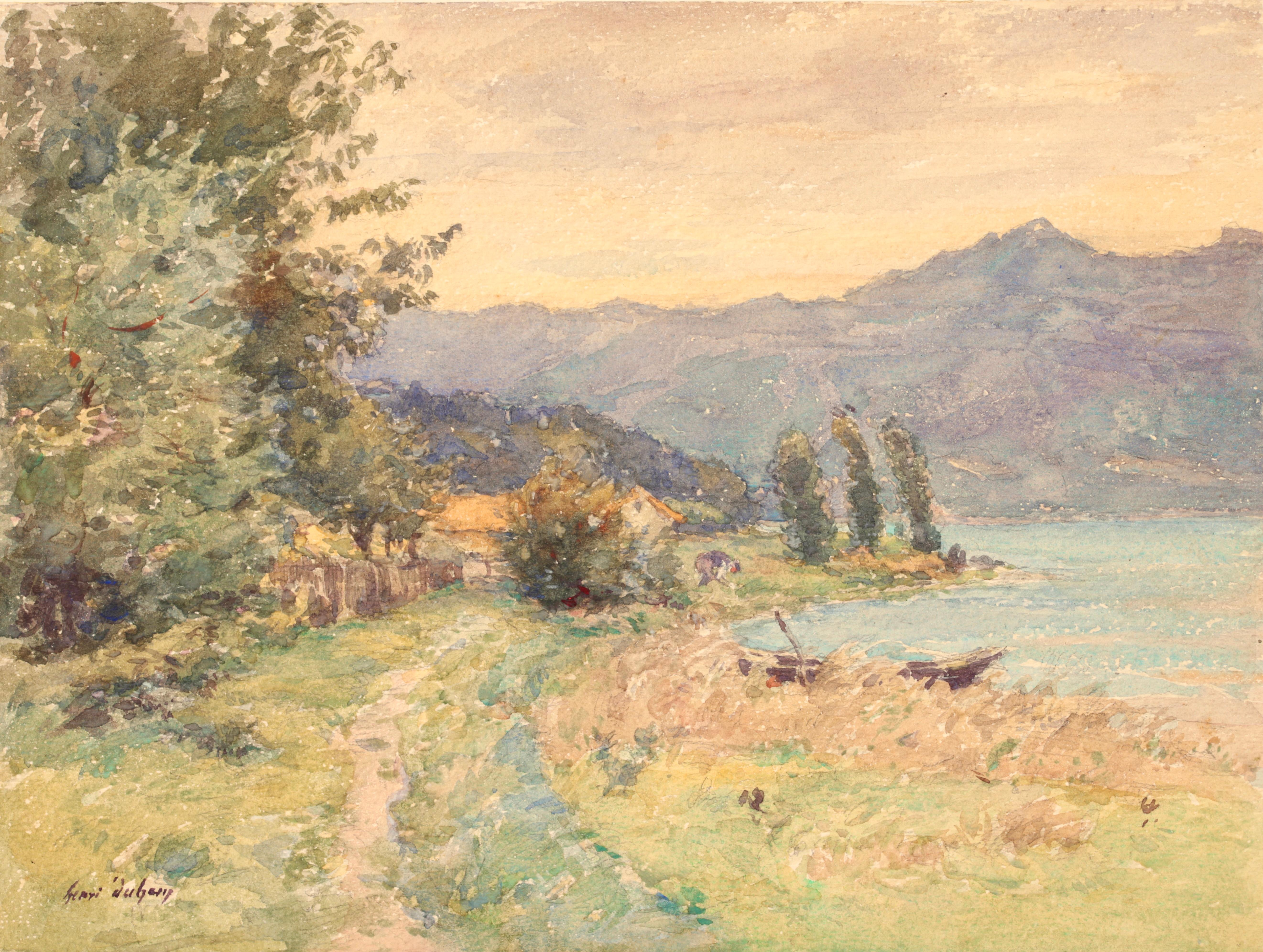 Figure impressionniste dans un paysage, signée, aquarelle sur papier vers 1920 par Henri Duhem. Cette belle œuvre représente une vue d'un lac avec des bancs d'arbres verts à côté et des montagnes bleues au-delà. Il y a un homme à côté d'un hangar à