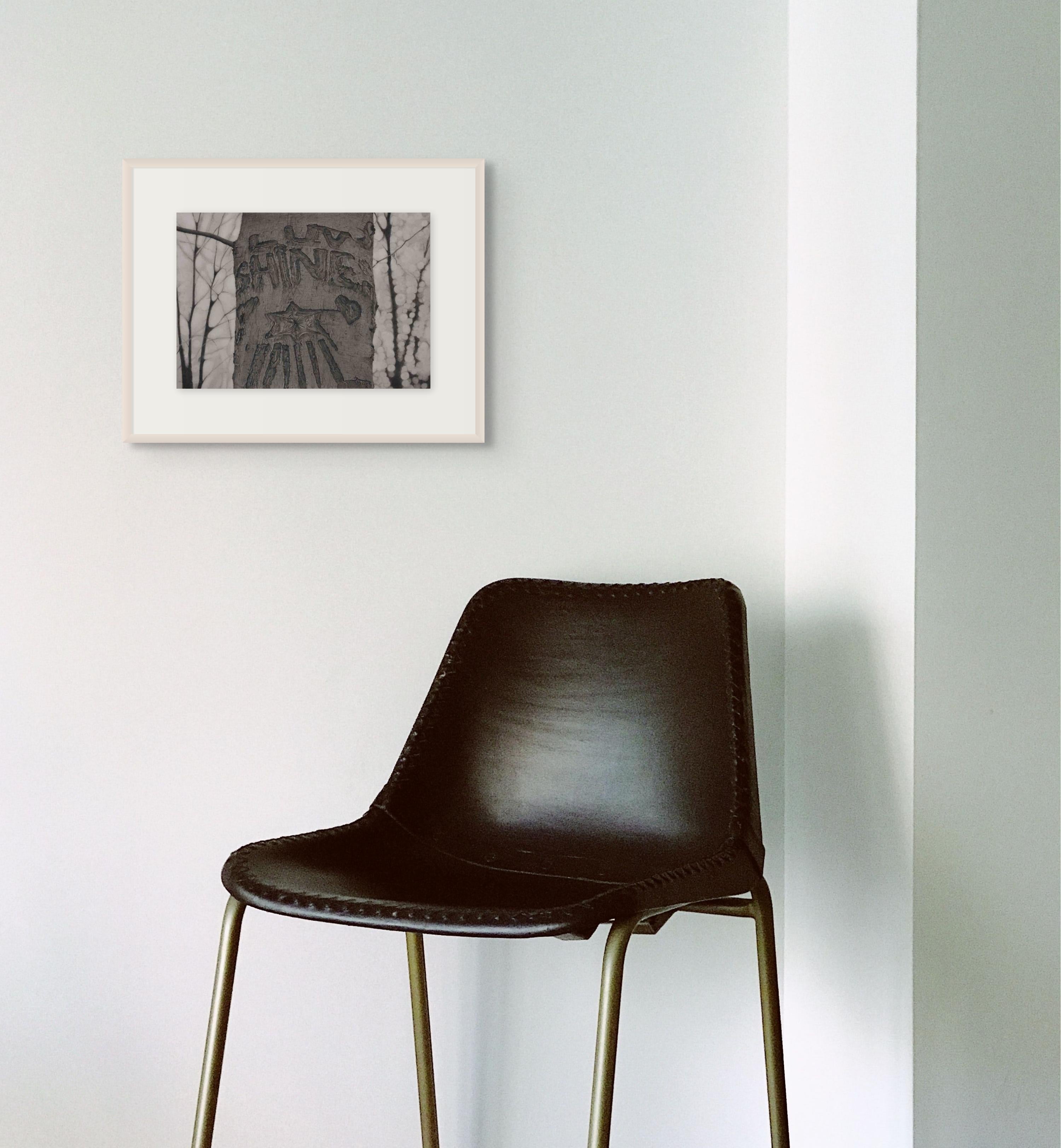 Luv Shines 2, disegno di paesaggio fotorealista in grafite, 2023 - Art Fotorealista di Mary Reilly